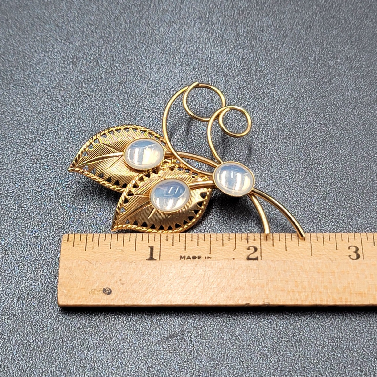 Vintage Brooch Gold tone Translucent Oval Estate Flower  2.5"