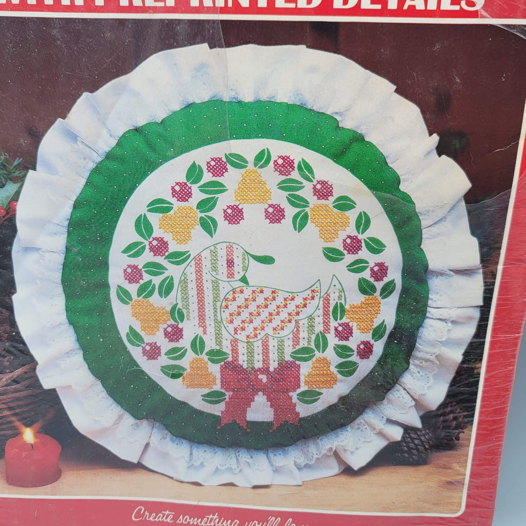 Vtg Partridge Wreath Vogart Crafts Stamped Cross Stitch Christmas Pillow Kit NOS