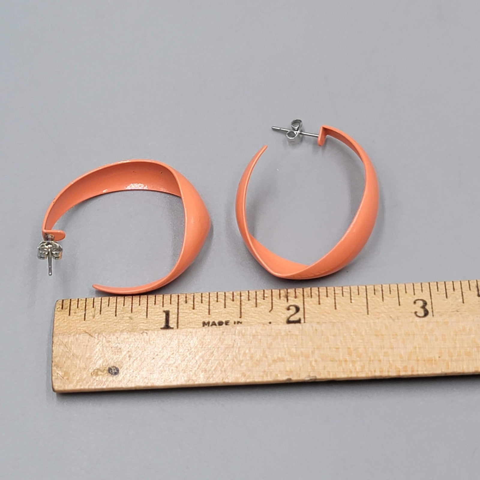 Vintage Coral Enamel Pierced Earrings Twist Hoop Drop 1.25"