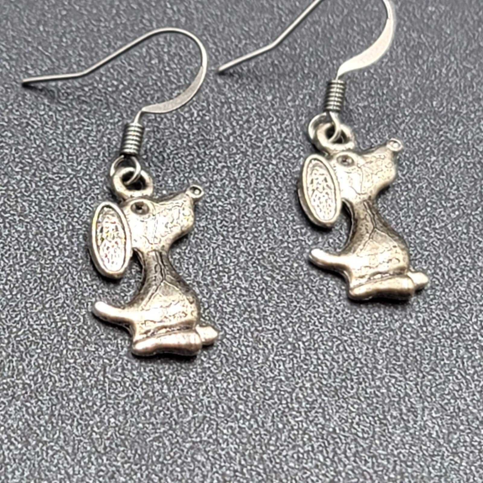 Beagle Dog Pierced Earrings Silver tone Dangle 3/4"