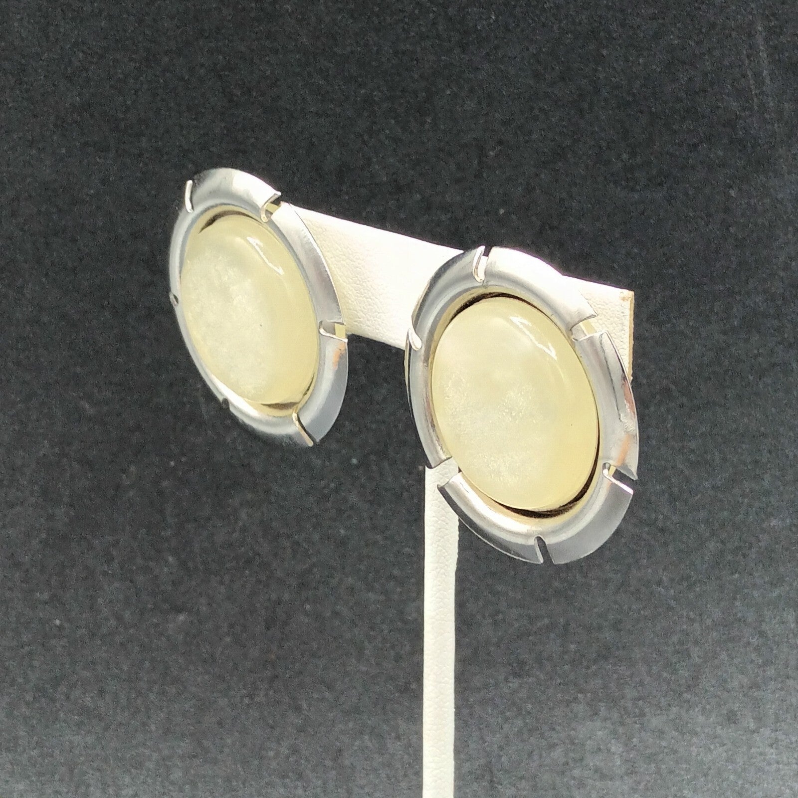 Vintage Sarah Cov Clip on Earrings Silver Tone Lucite Center Large Round 1.5"