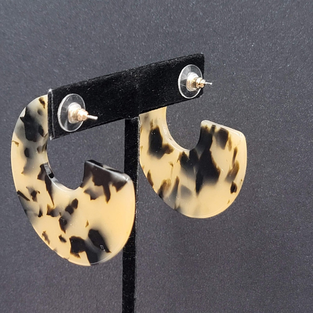 Pierced Earrings Large Acrylic Tortoise Wide Hoops Beige Brown 2"