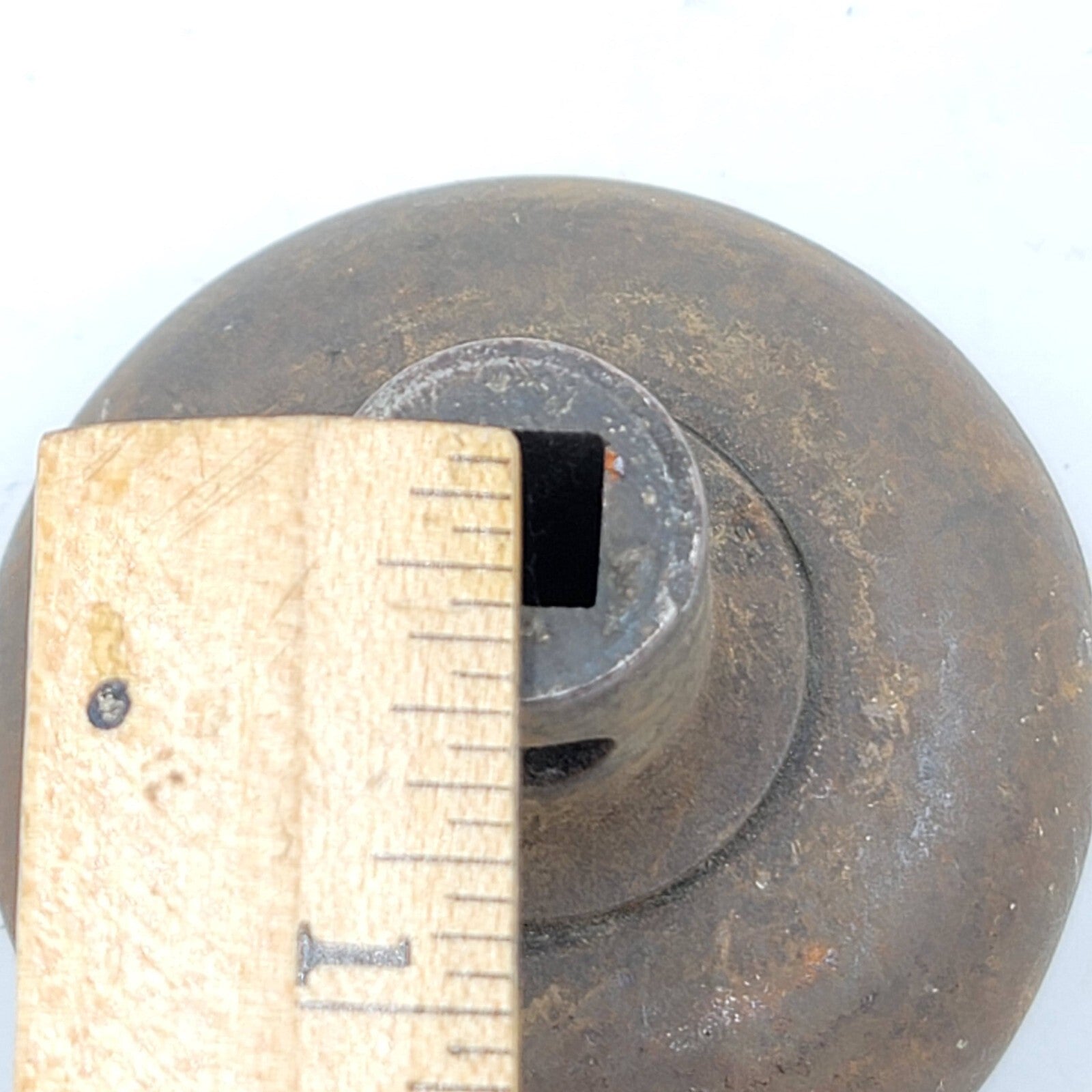 Vintage SINGLE Cast Iron Doorknob Salvage Door Hardware 2.25"  45ddee