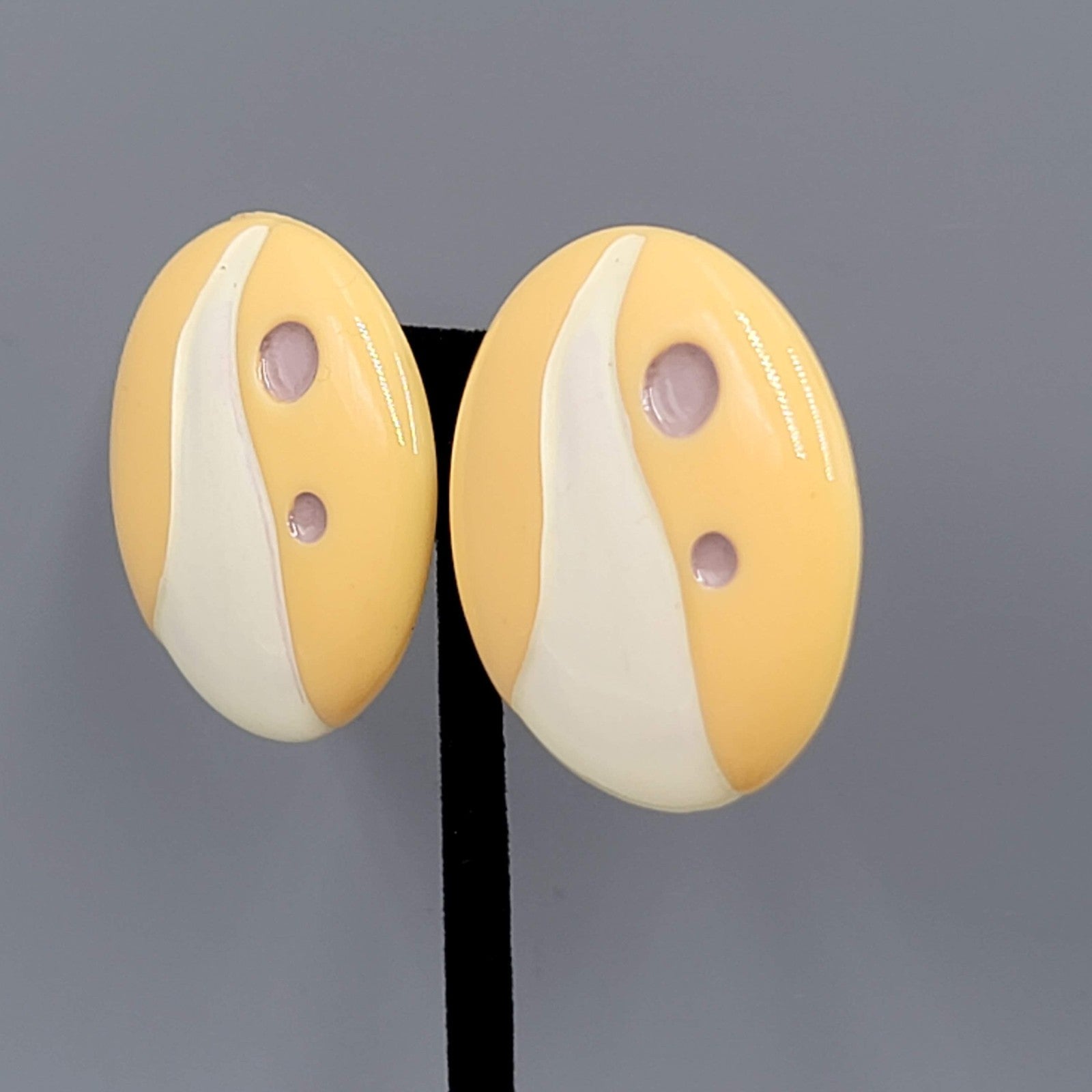 Vintage Artistic Round Acrylic Statement Clip on Earrings 1.25"