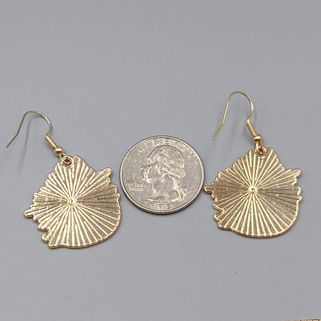 White Kitty Cat in the Flowers Pierced Earrings Gold tone Dangle 1"