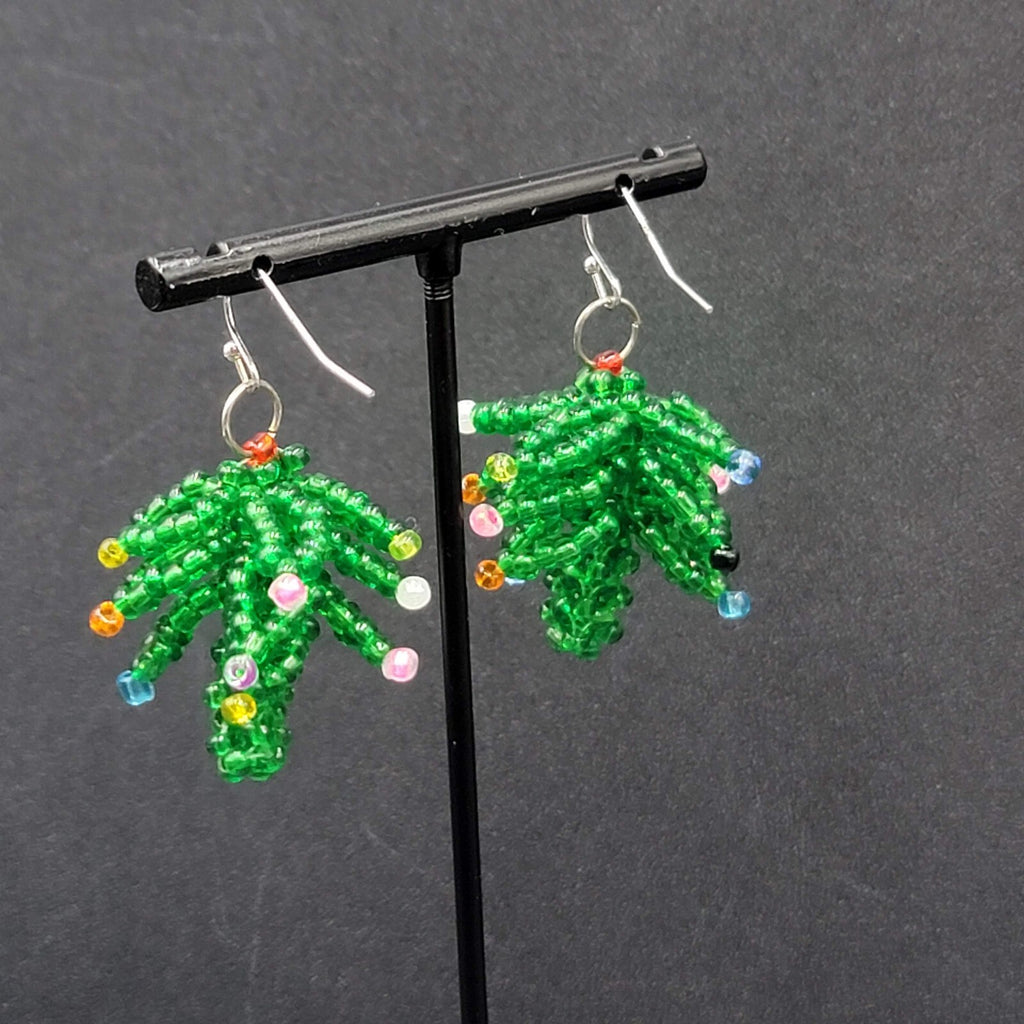 Vintage Pierced Earrings Seed Bead Christmas Palm Trees Dangle  1.25"