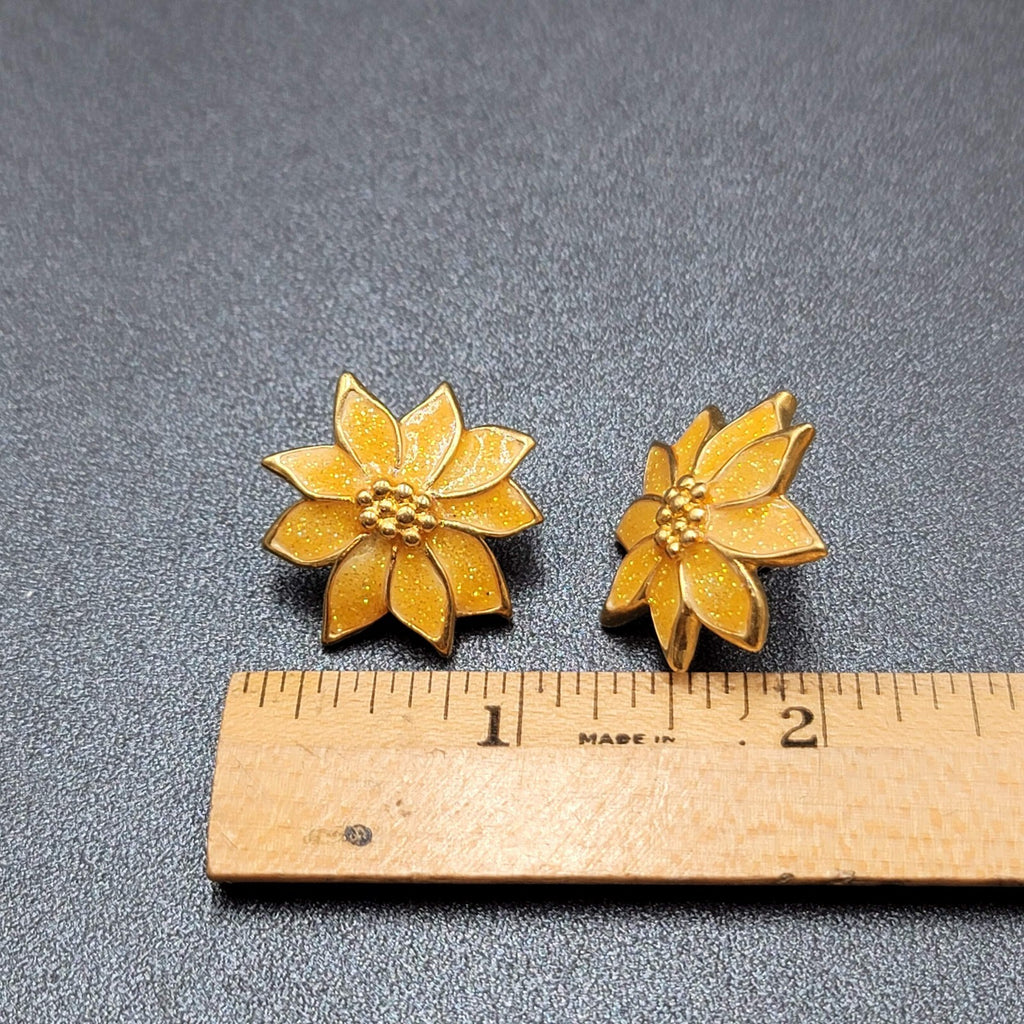 Vintage Pointsettia Pierced Earrings Yellow Goldtone Sparkle Enamel Christmas 1"