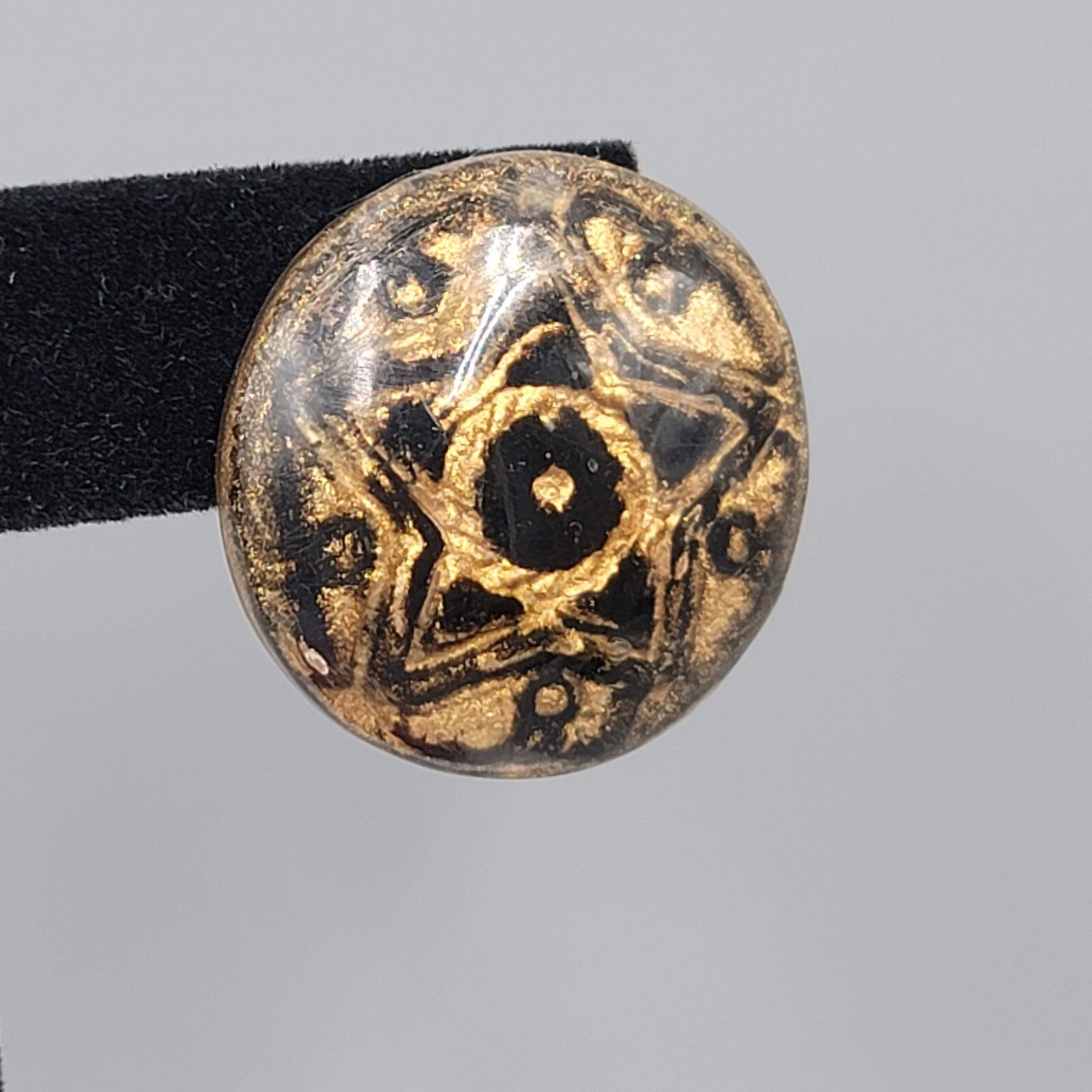 Vintage Star Resin Pierced Earrings Black Gold Round Domed 1"
