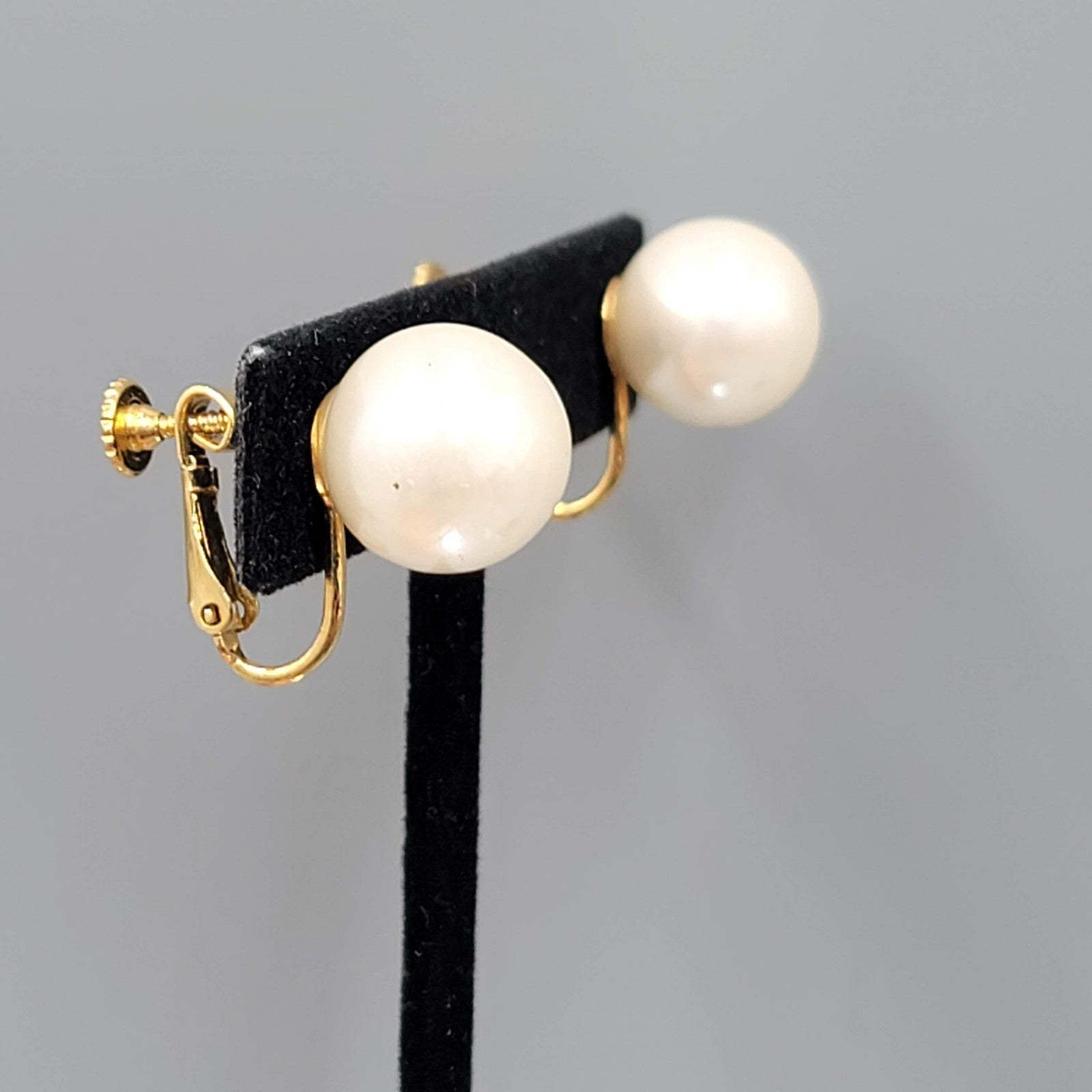 Vintage White Bead Stud Clip on Earrings Imitation Pearl 1/2 in
