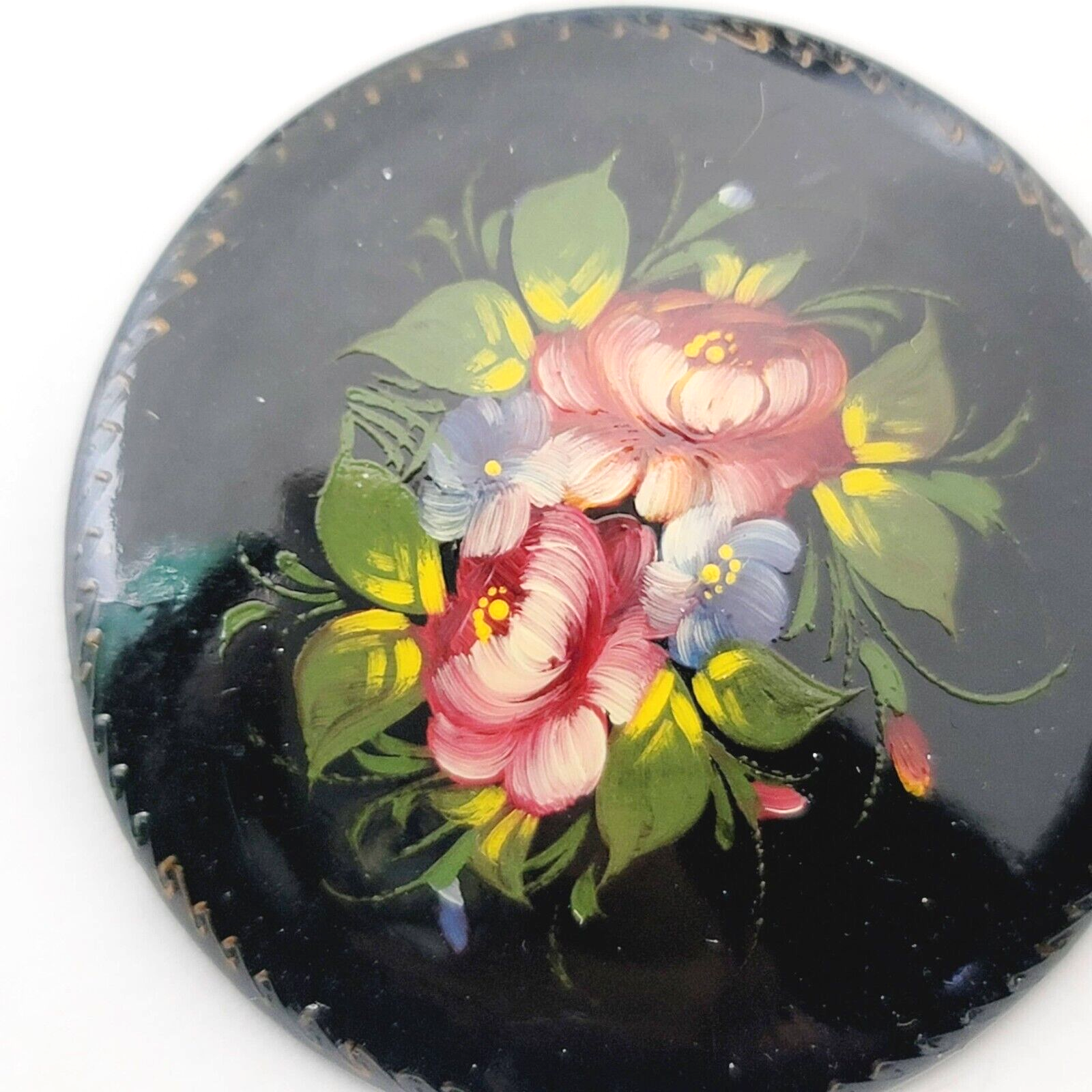 BLACK LAQUERED HAND PAINTED RUSSIAN FLORAL FOLK ART BROOCH 1  7/8"
