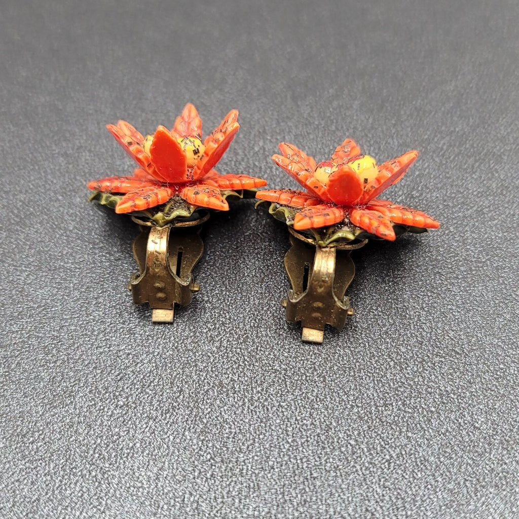 Vintage Clip on Earrings Brooch Set Christmas Poinsettia Plastic Costume Jewelry