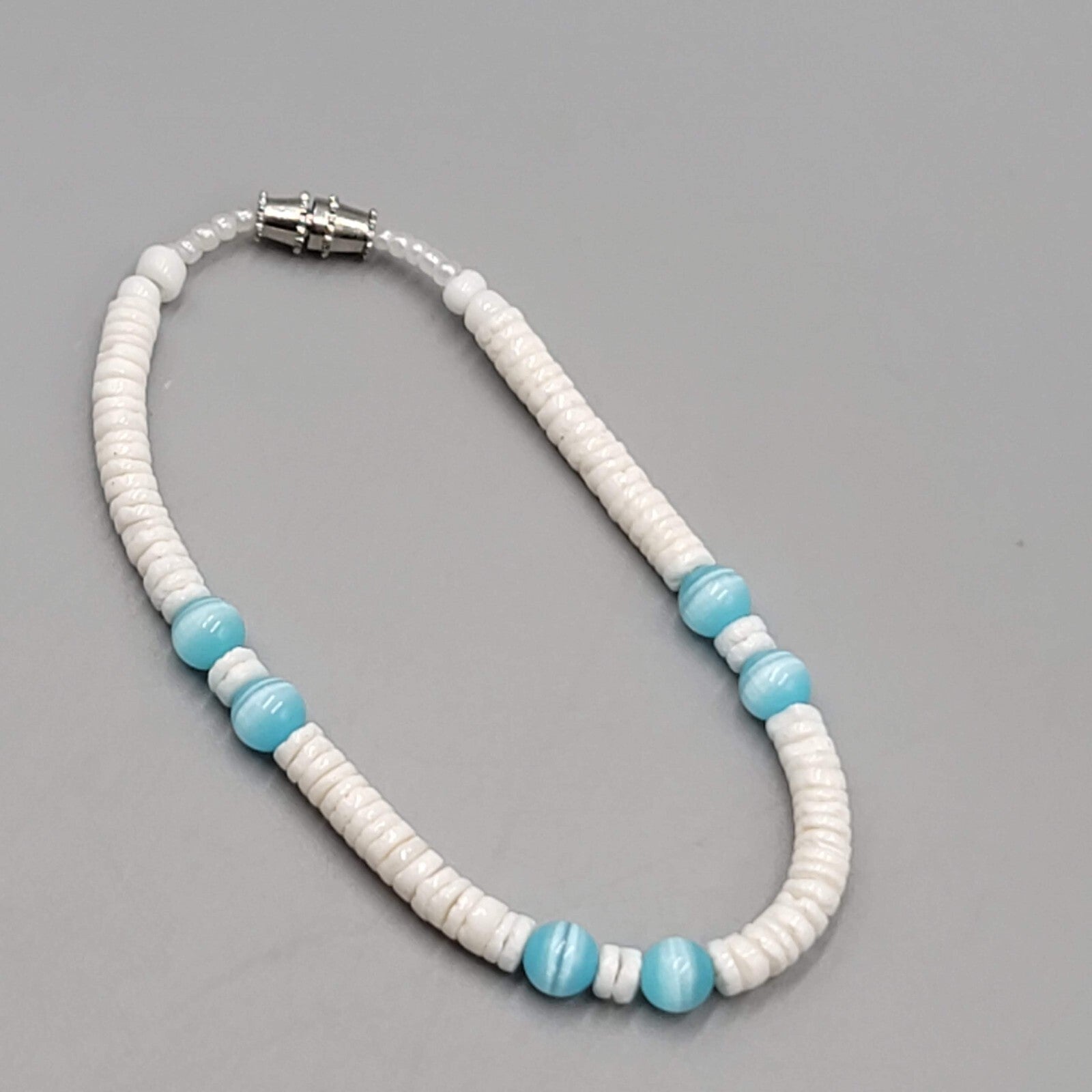Blue Cats Eye Bead Puka Shell Bracelet 7.25"