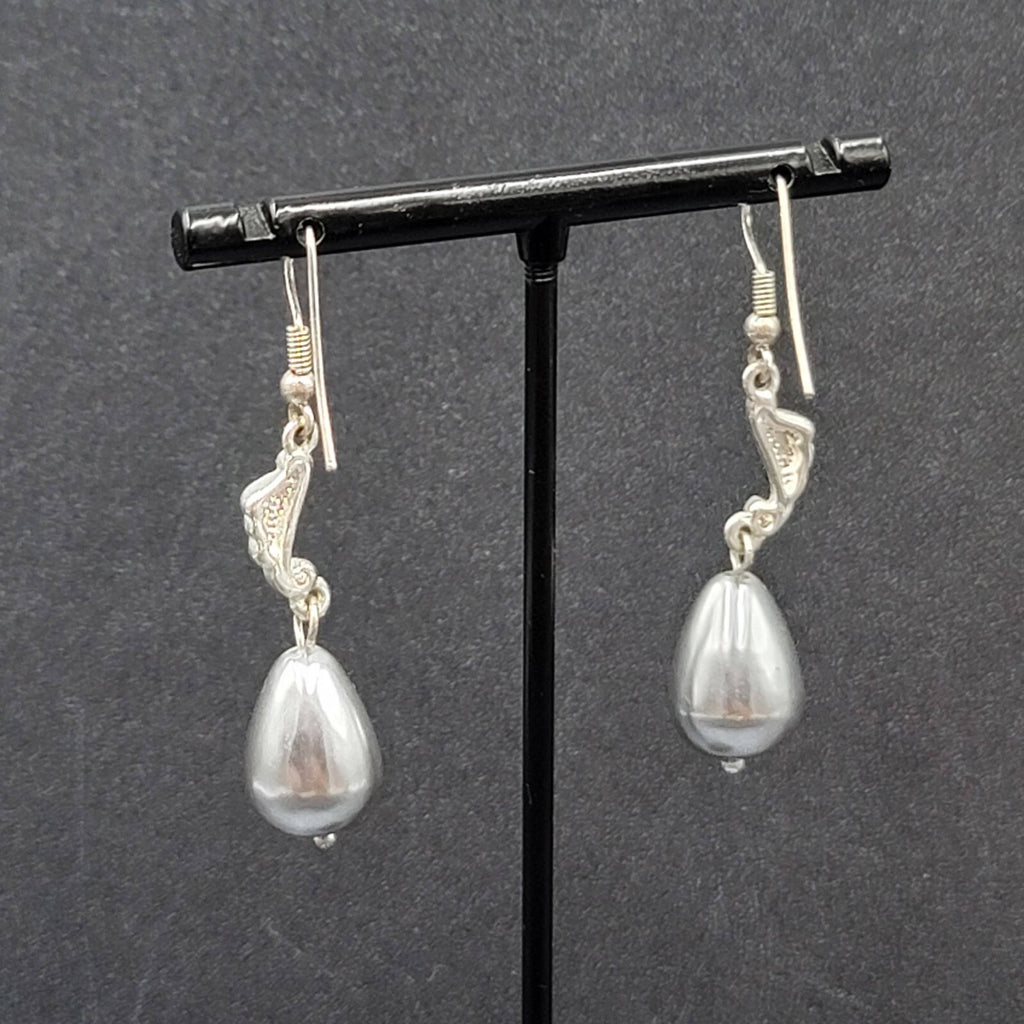Pierced Earrings Silver tone Pearl Finish Gray Teardrop Bead Dangle 1.5"