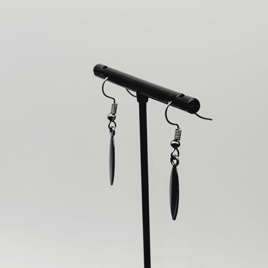 Pierced Earrings Black Metal Minimalist Dangle 7/8"