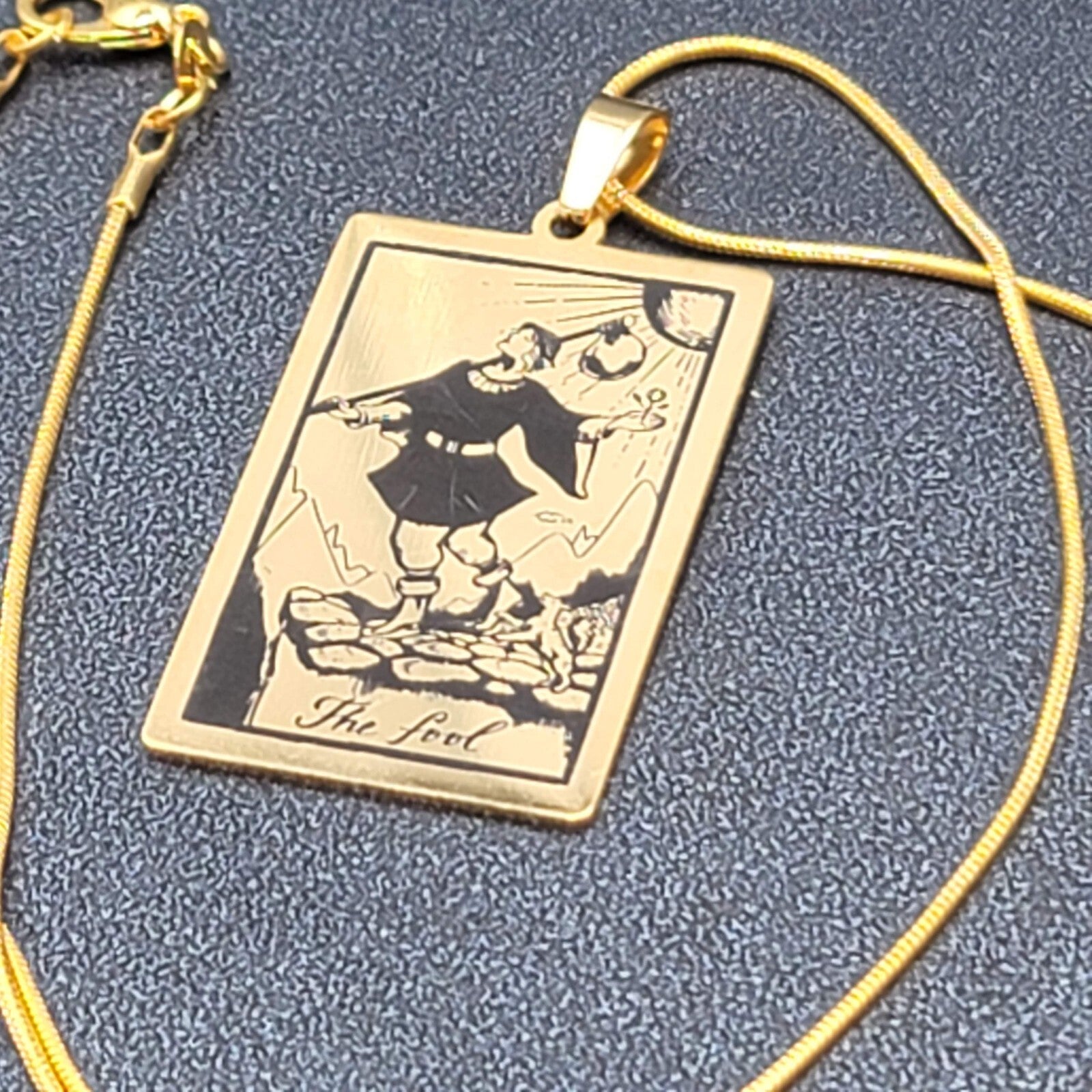 The FOOL Tarot Card Pendant Necklace Major Arcana Gold tone 18”.