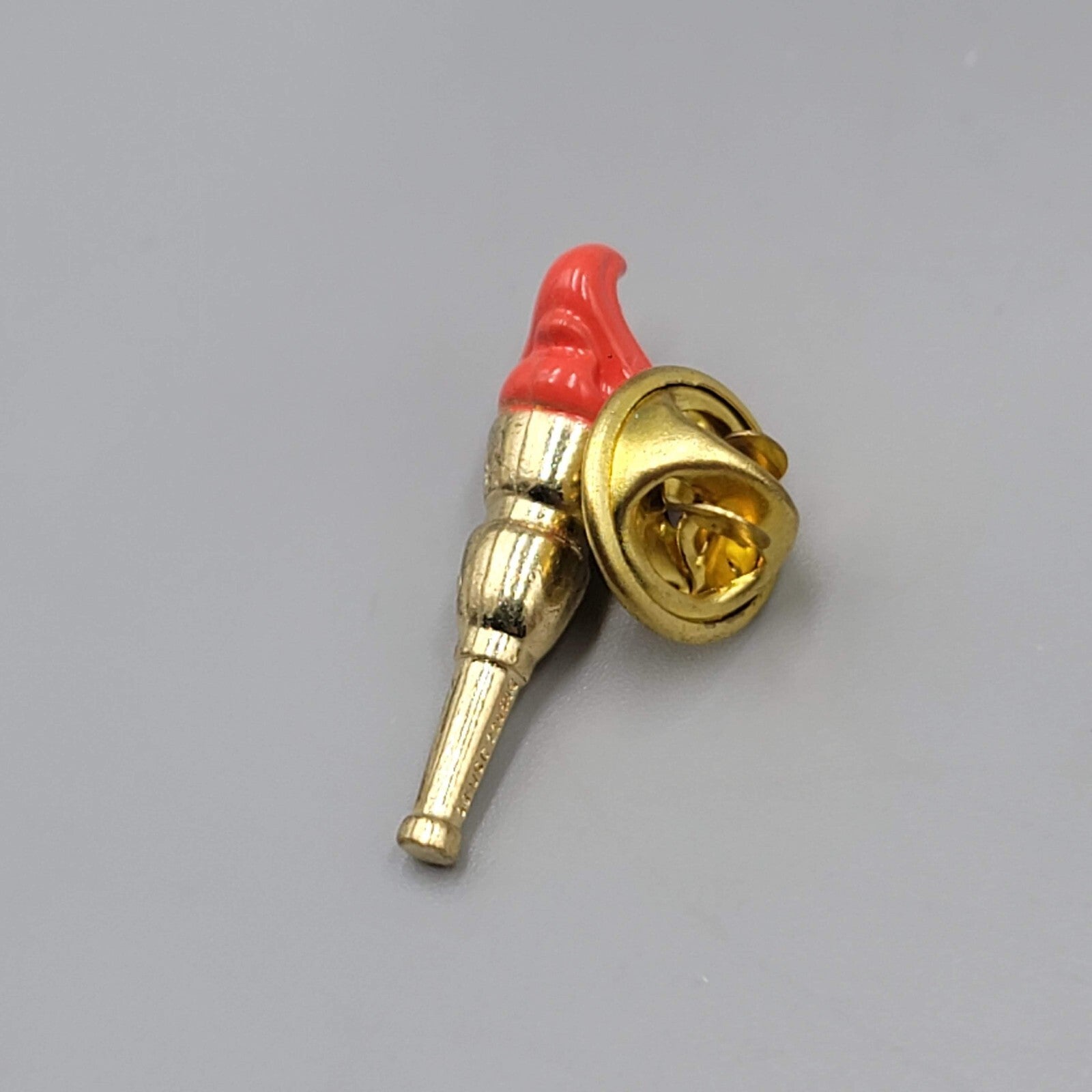 2004 USA Olympic Red Flame Torch Pin Lapel Brooch Pinback 1"