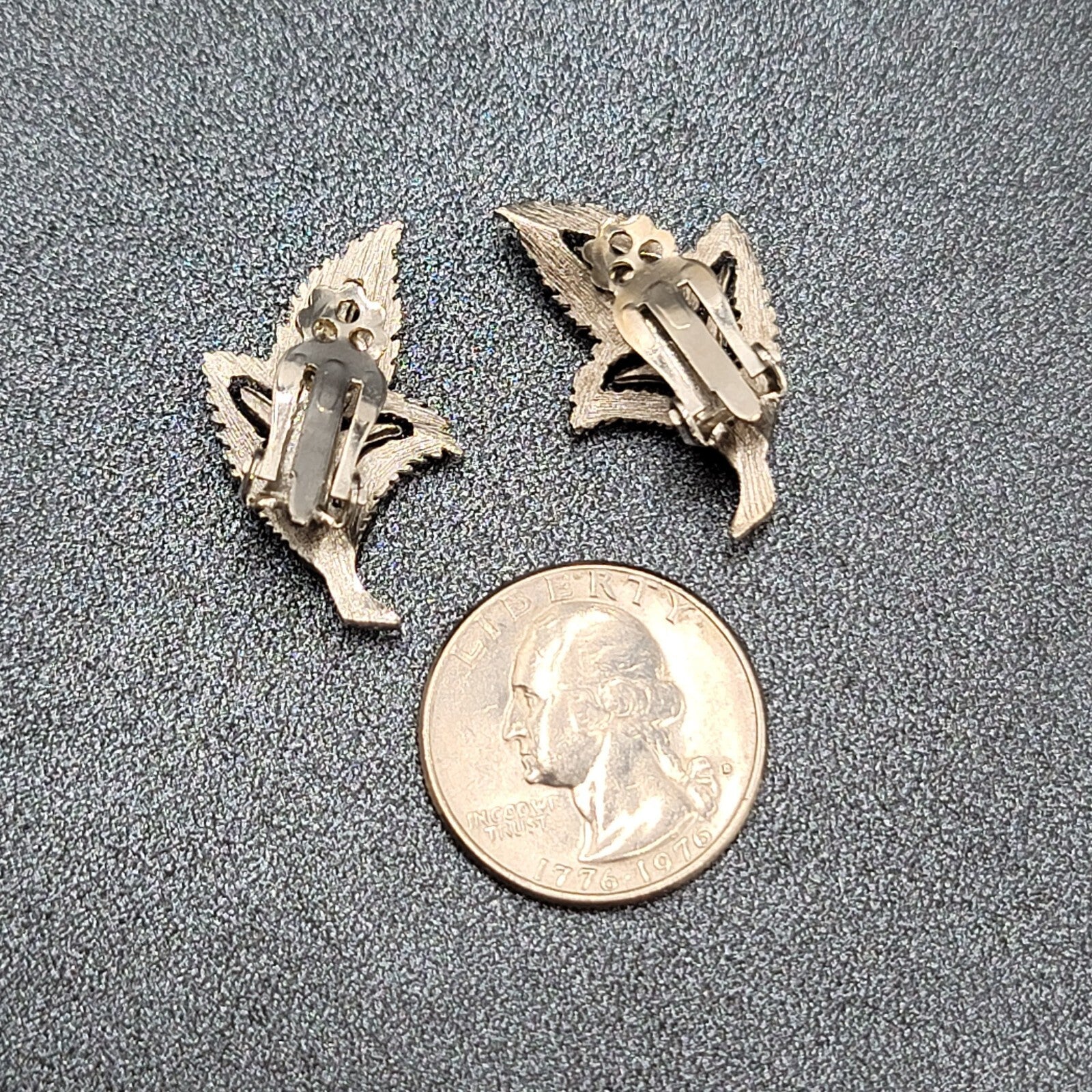 Vintage Clip on Earrings Textured Silver tone Leaves Leaf 1 1/8"