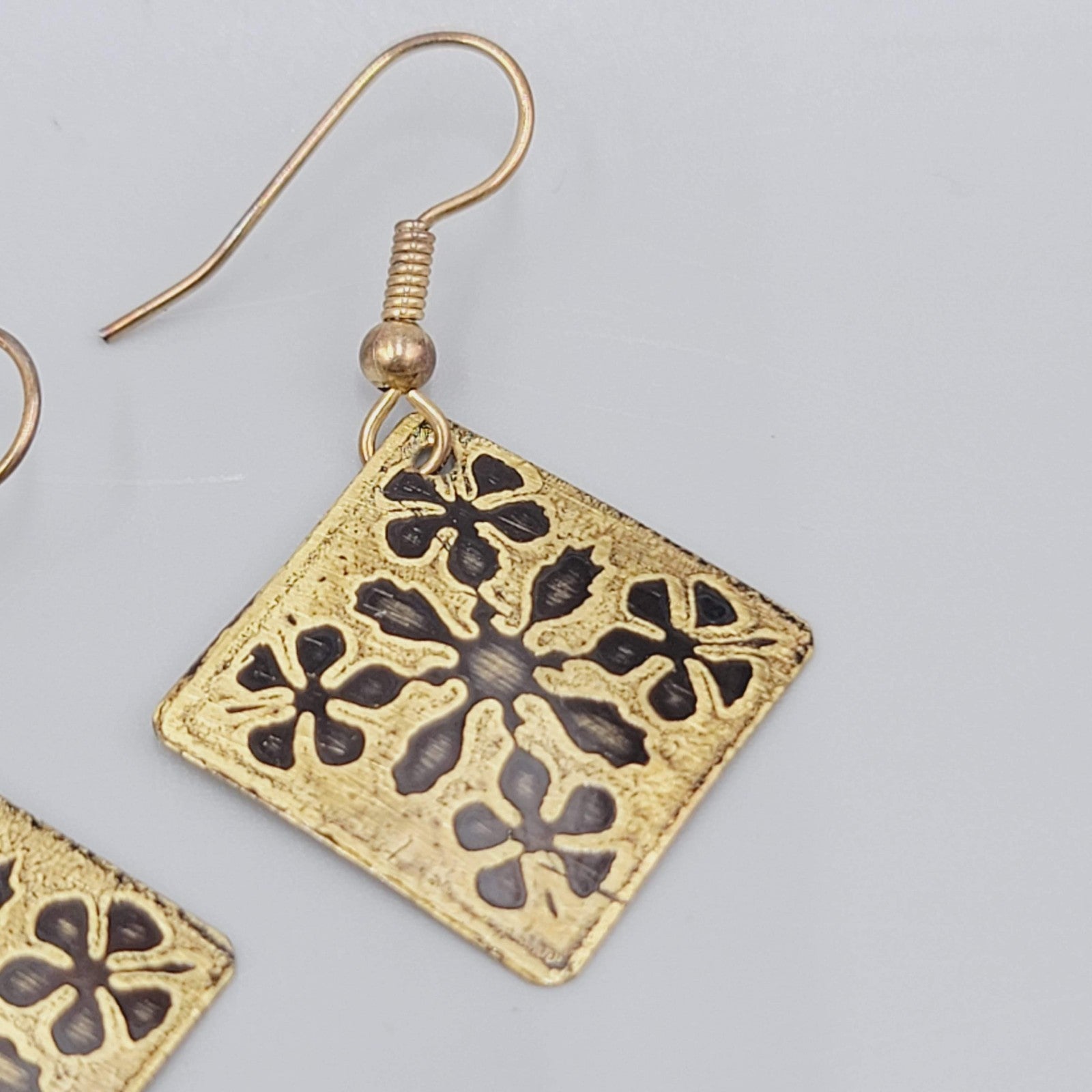 Pierced Earrings Gold tone Black Flower Motif Square Dangle 1"