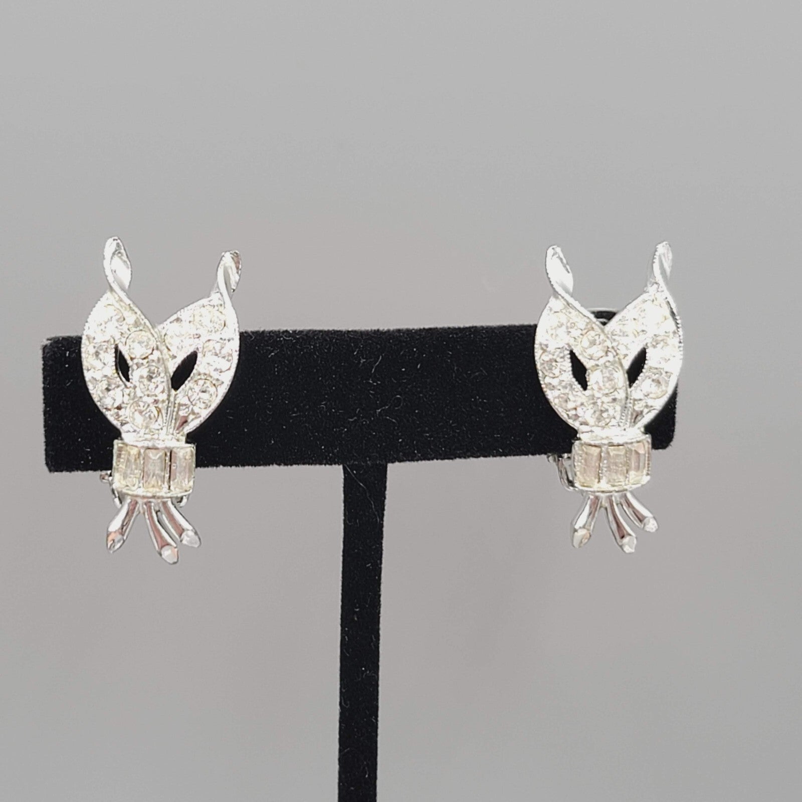 Vintage Rhinestone Clip on Earrings Silver toneUnique Design 1.25"
