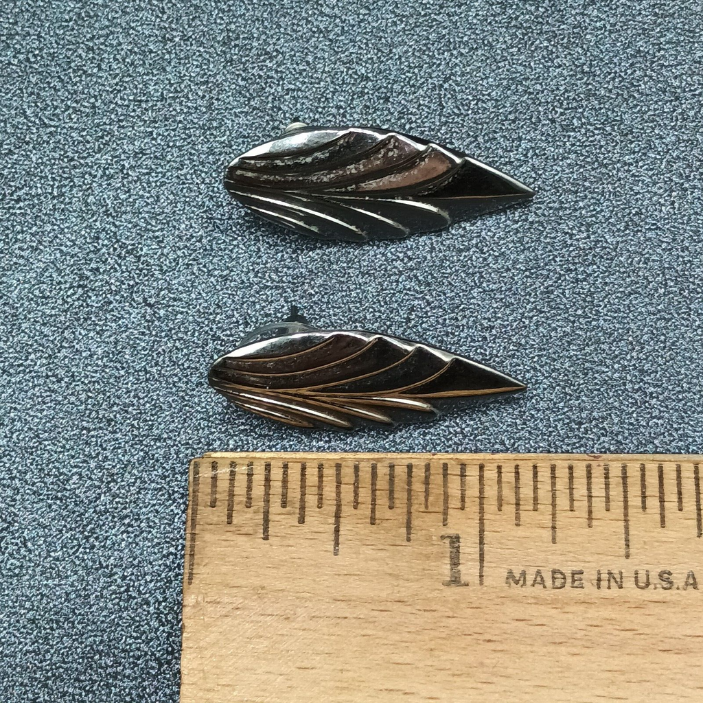 Pierced Earrings Silver tone Textured leaf Drop 1 1/8"