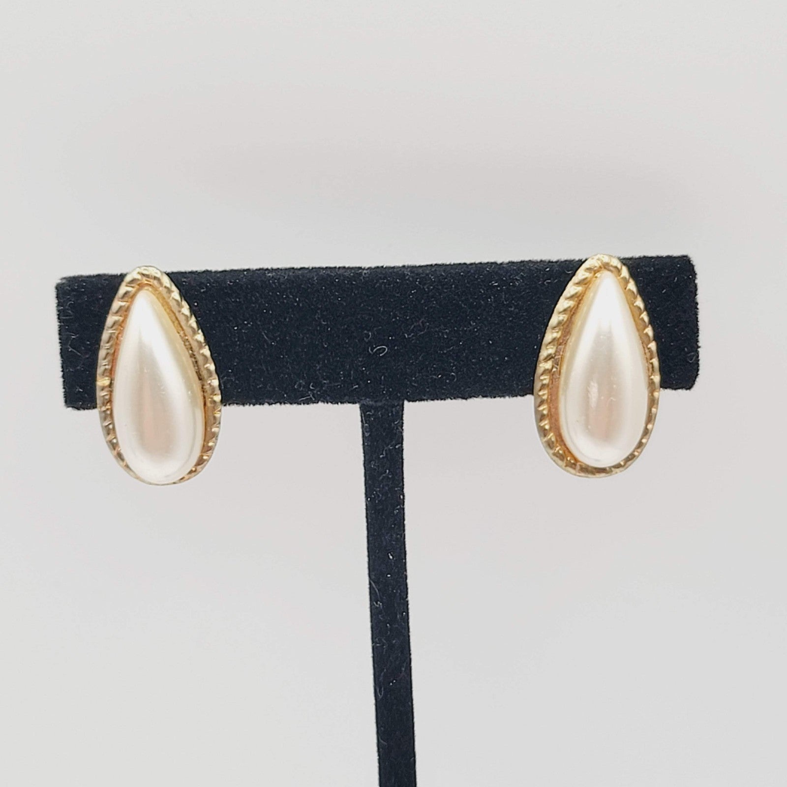Vintage Teardrop Clip on Earrings Faux Pearl Gold tone 7/8 in