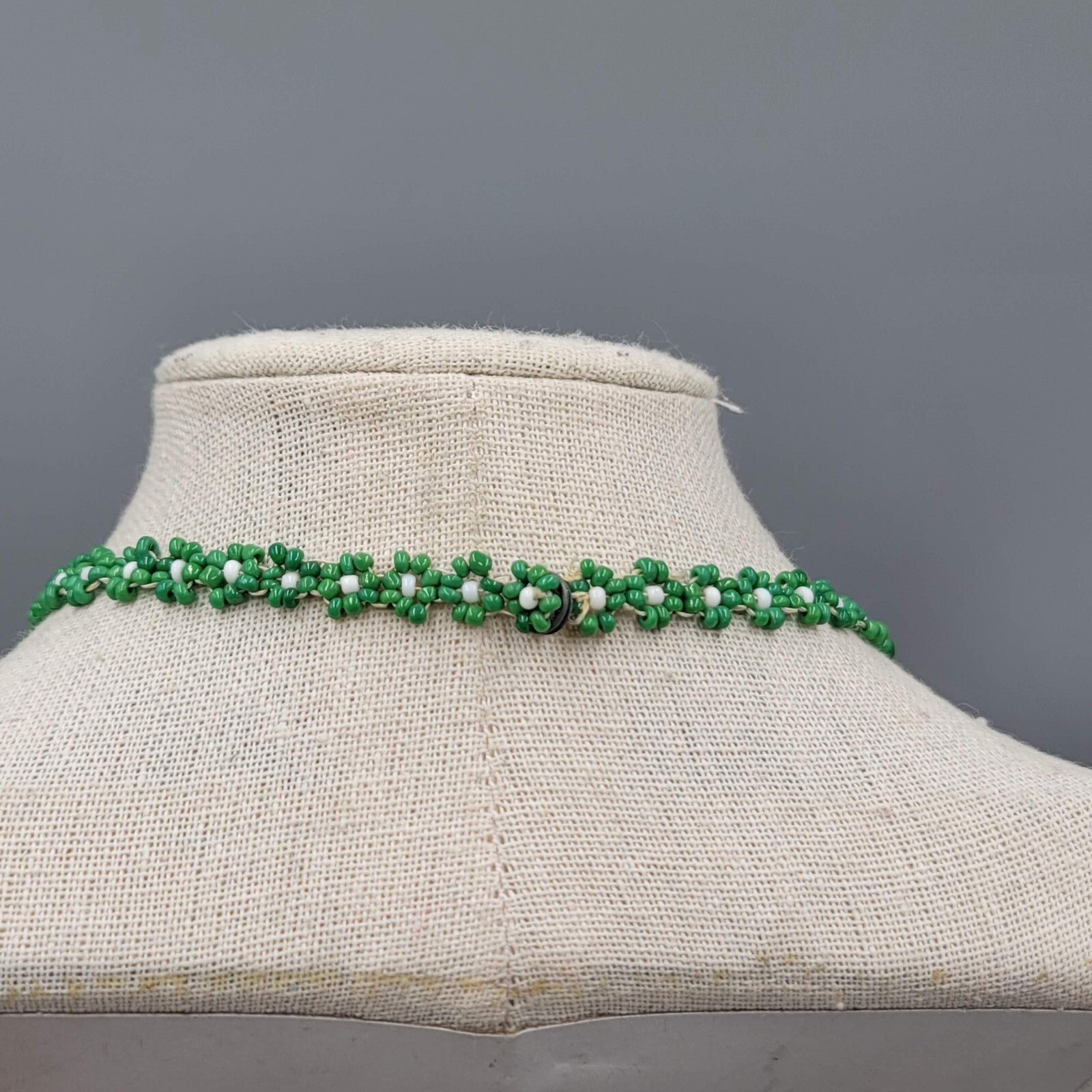 Vintage Green Seed Bead Daisy Necklace DELICATE 16" Estate Costume Jewelry 