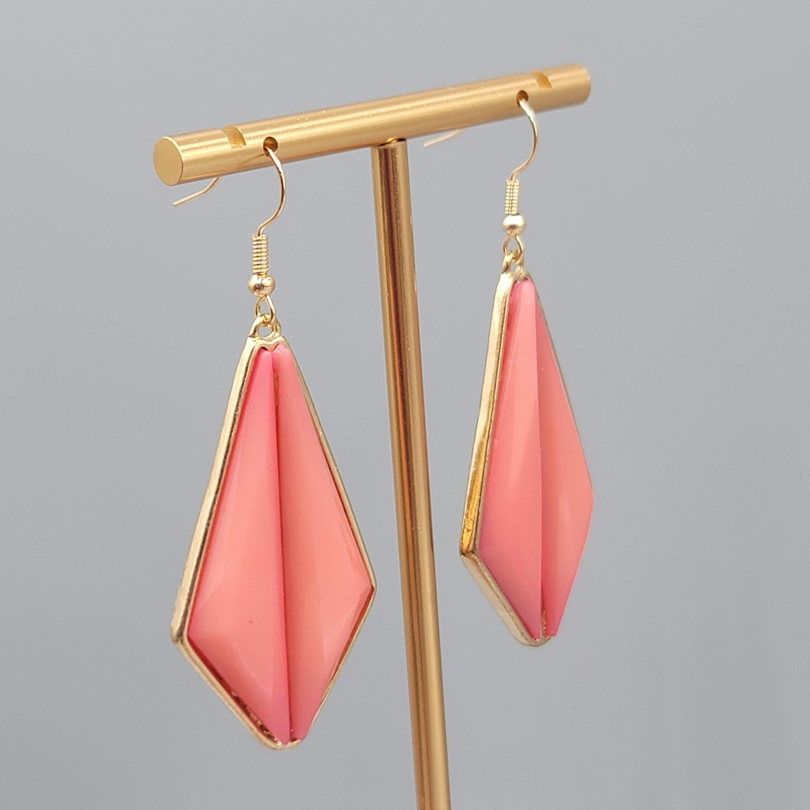 Acrylic Mauve Statement Pierced Earrings Gold tone Dangle 2 in