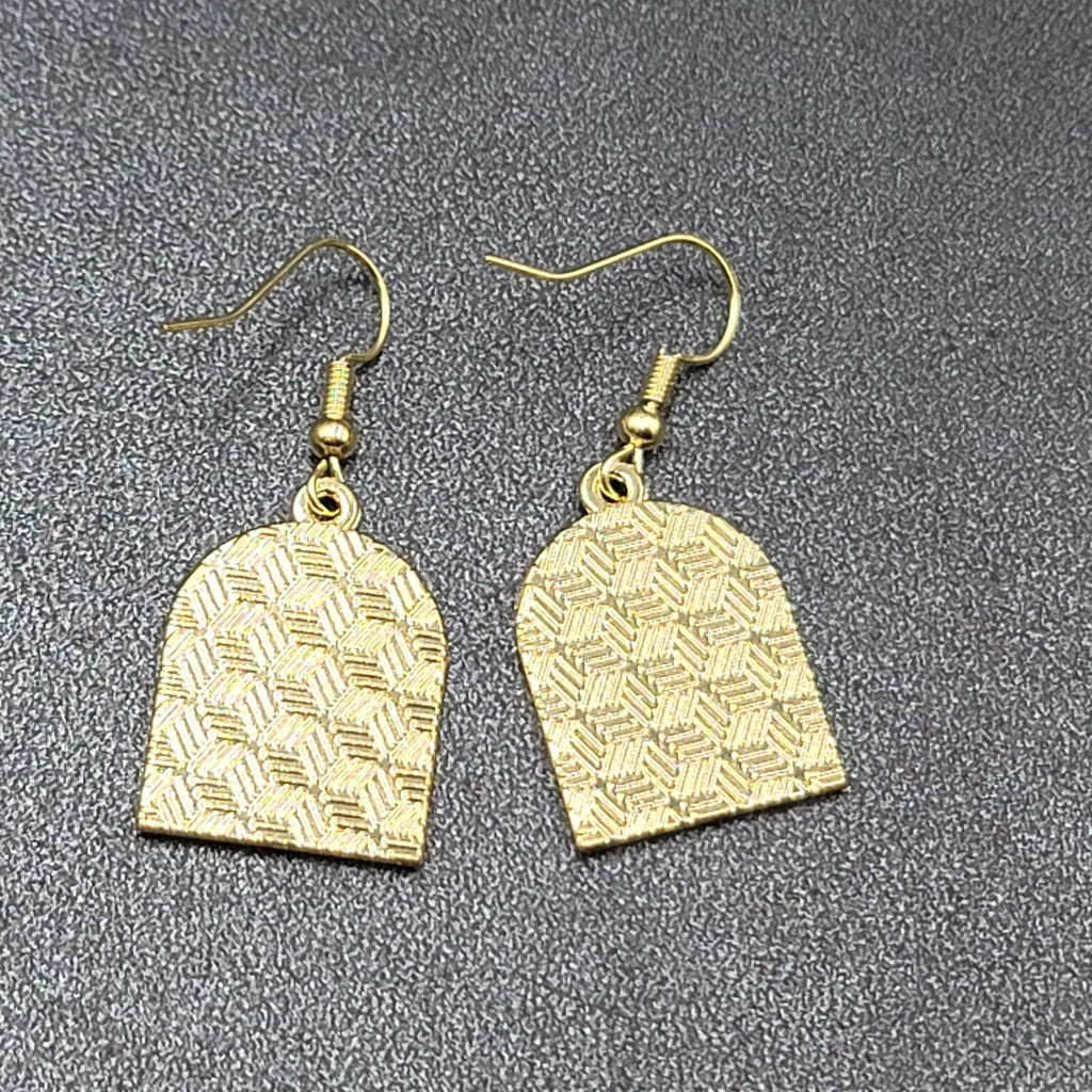 Pierced Earrings Gold tone Enamel Black Cat Crescent Moon Dangle 1"