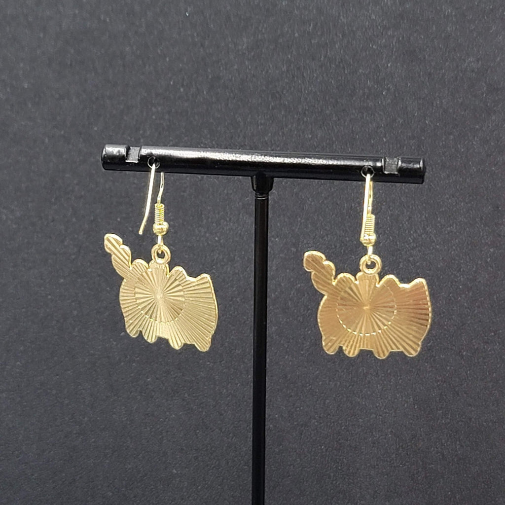White Cat Pierced Earrings Gold tone Enamel Flowers Dangle 3/4"