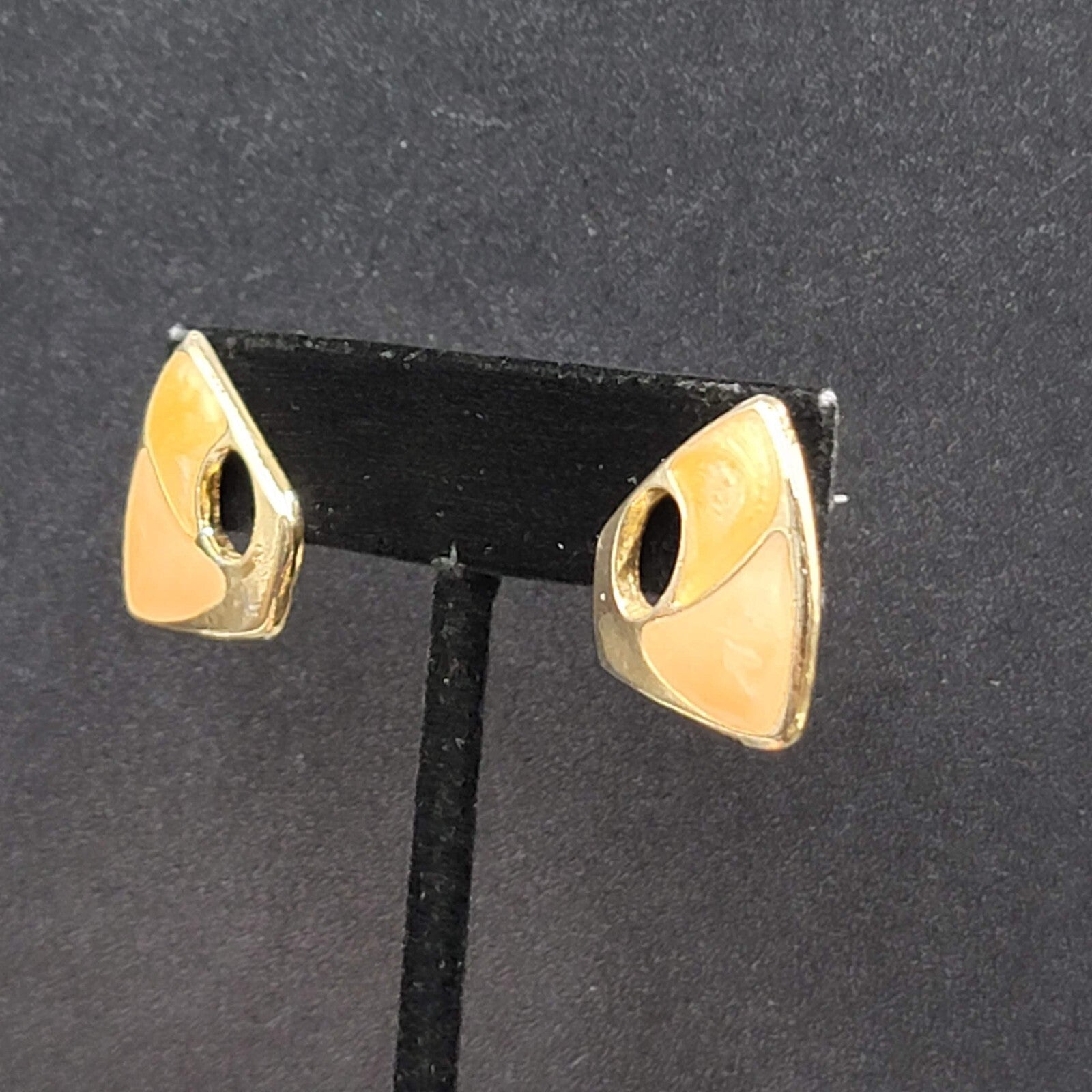 Vintage Pierced Earrings Peach Pink Enamel Gold tone Drop 3/4"