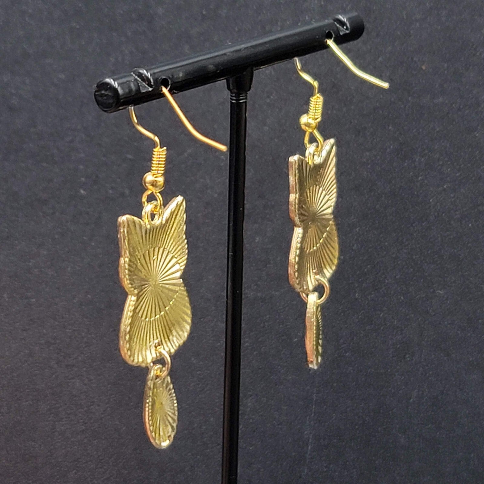 Tabby Kitty Cat Pierced Earrings Gold tone Dangle Tail 1.5"