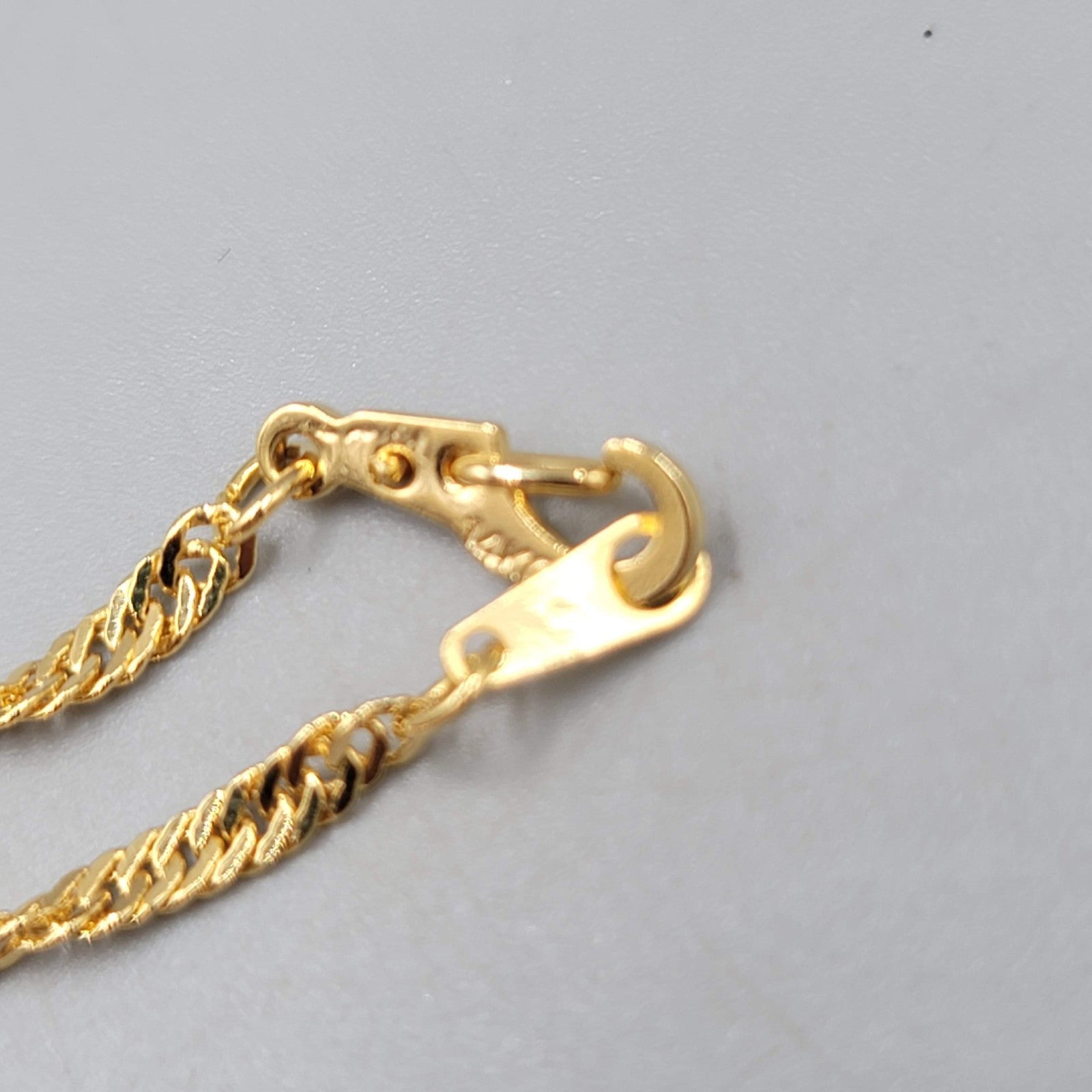 Vintage Twist Herringbone Chain Necklace Gold Plated Estate Costume Jewelry 20"