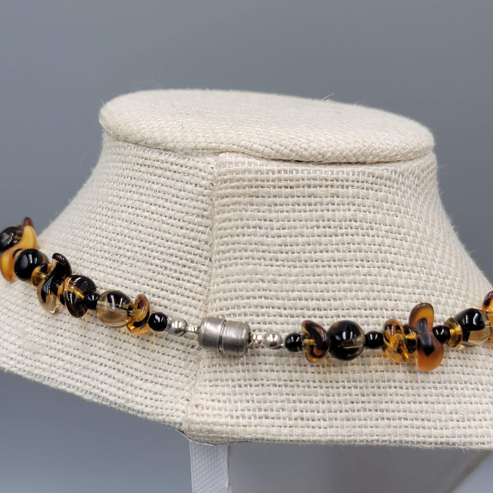 Varigated Brown Beaded Necklace Magnet Closure 17"