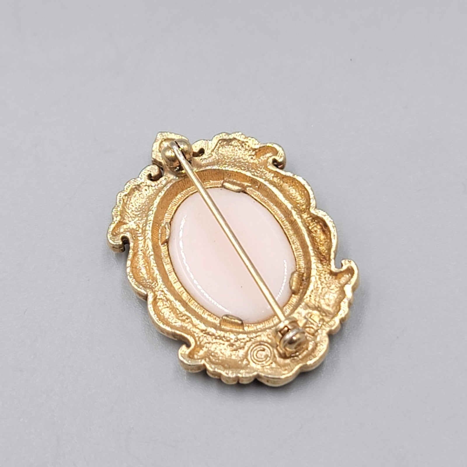Vintage Sarah Cov Rose Cameo Brooch Gold tone 1.25 in