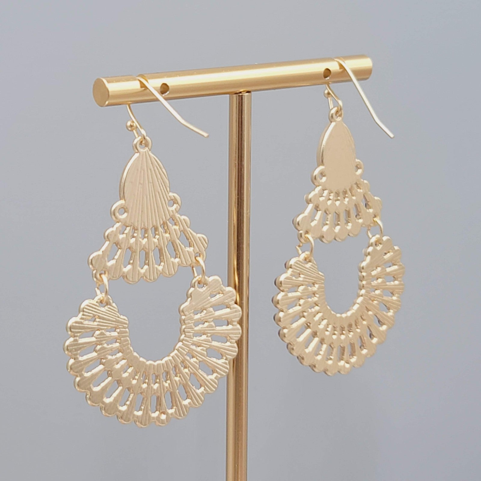 Boho Chandelier Pierced Earrings Gold toen Dangle Faux Stone 2"