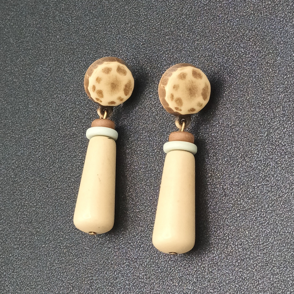 Vintage Pierced Earrings Acrylic Beaded Dangle Tans Browns 1.75 in