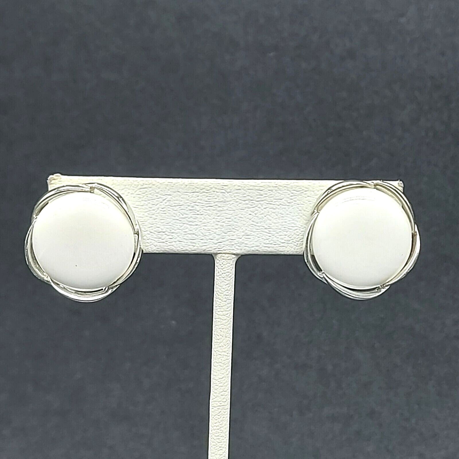 Vintage LISNER Clip on Earrings Silver tone White Disc Screw back 7/8"
