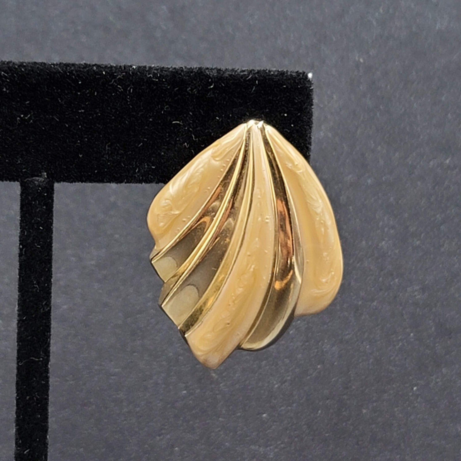 Vintage Pierced Earrings Gold tone Tan Swirl Enamel Drop 1.25" Lightweight