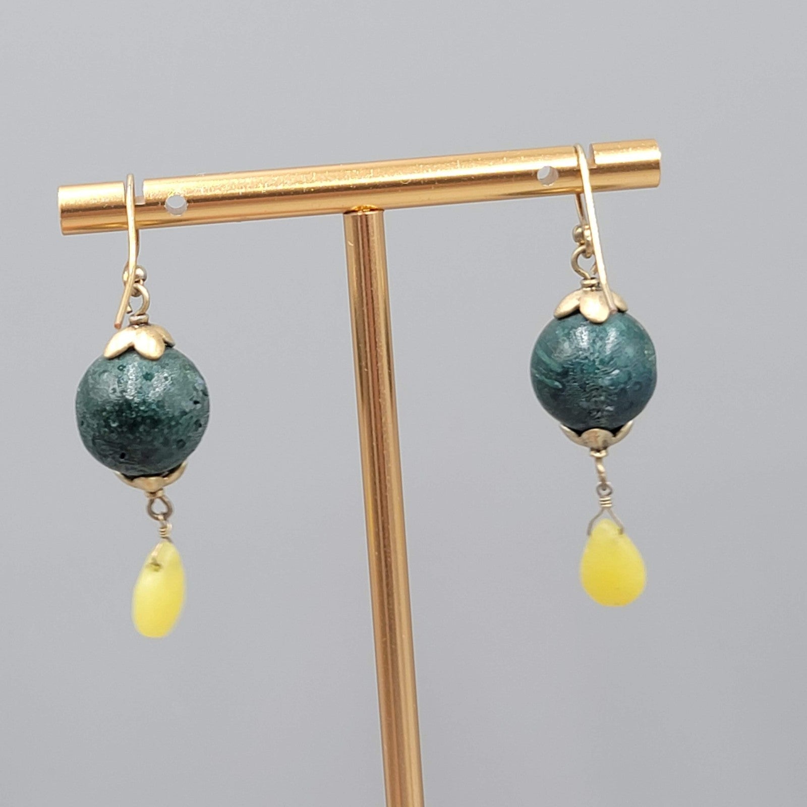 Green Stone Bead Pierced Earrings Yellow Teardrop Gold tone Dangle 1 3/8"