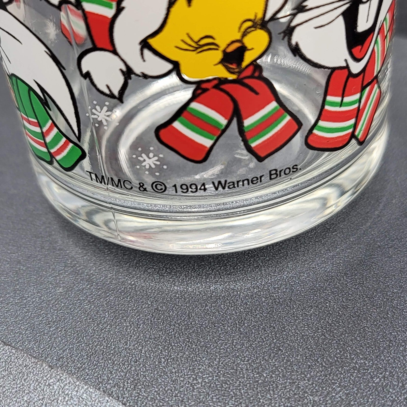 Looney Tunes Christmas Mug Glass Bugs Bunny Sylvester Tweety Warner Bros 1994
