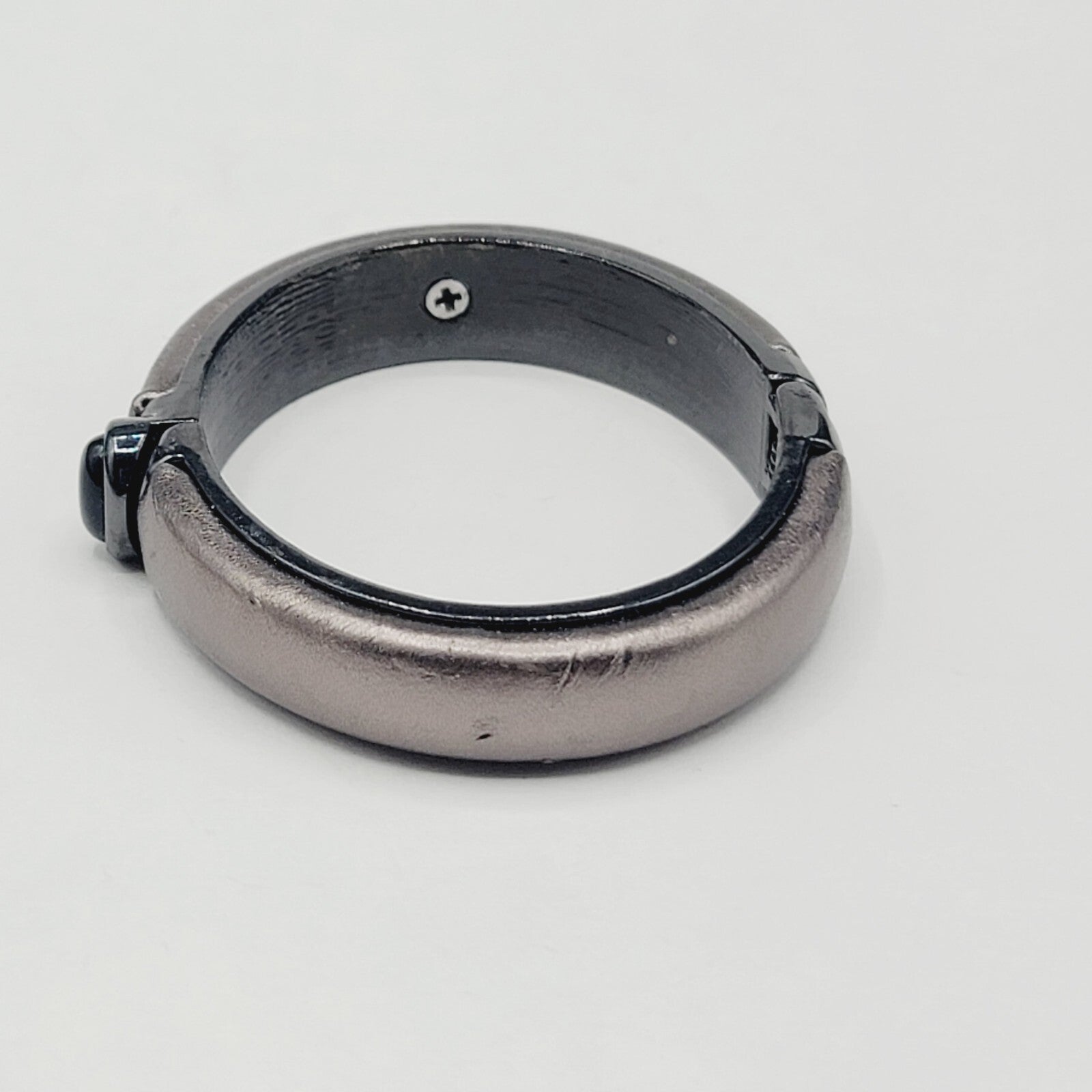 VINCE CAMUTO Hinged Bracelet Black Cabochon Leather 6.5"