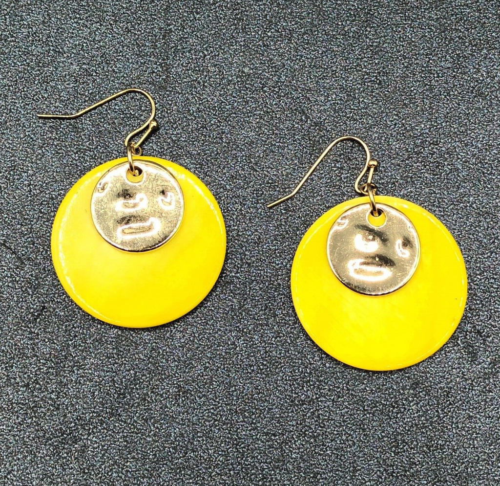 Pierced Earrings Hammered Gold tone Yellow Shell Round Dangle 1 1/4"