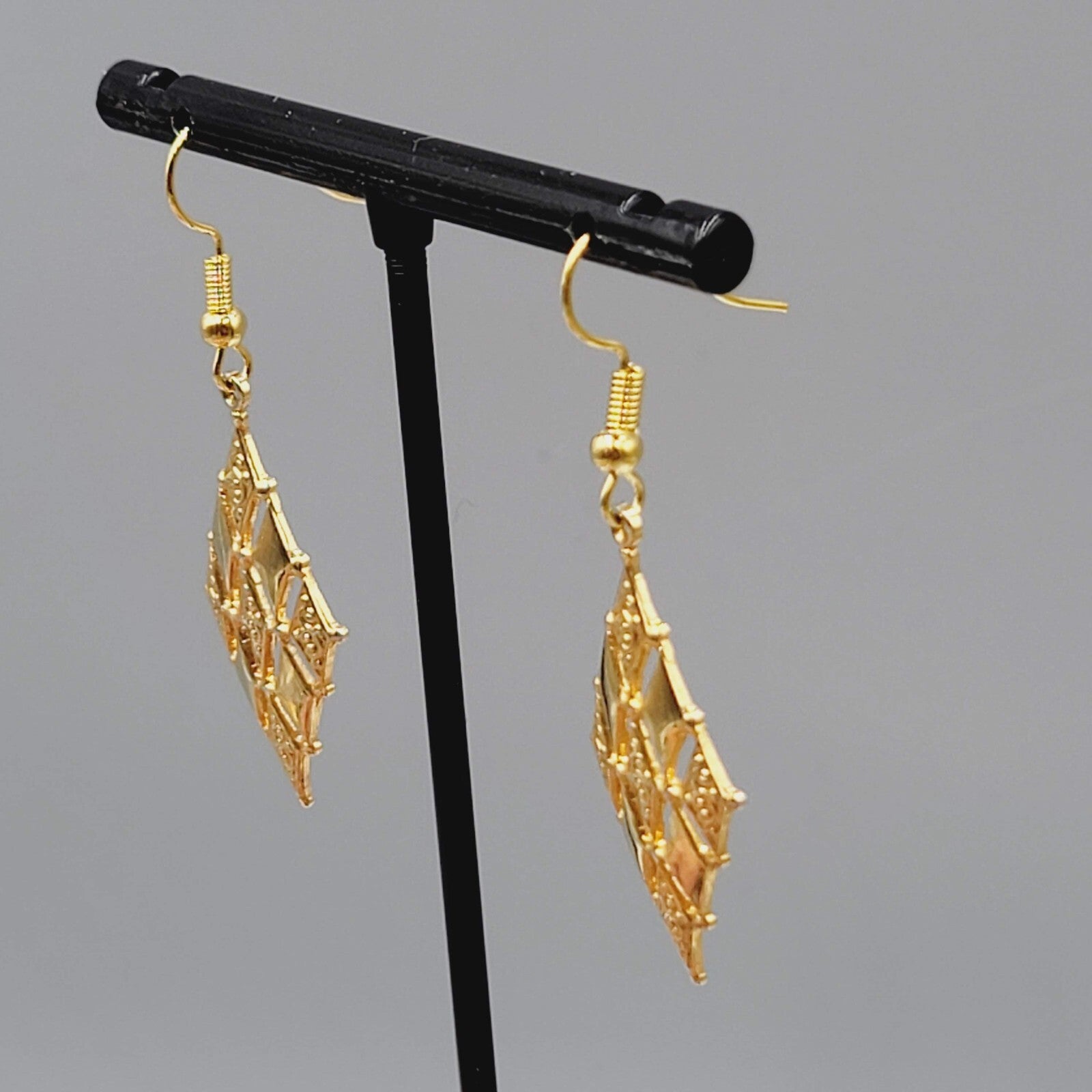 Gold Plated Dangle Pierced Earrings Textured Diamond Shape 1.25"