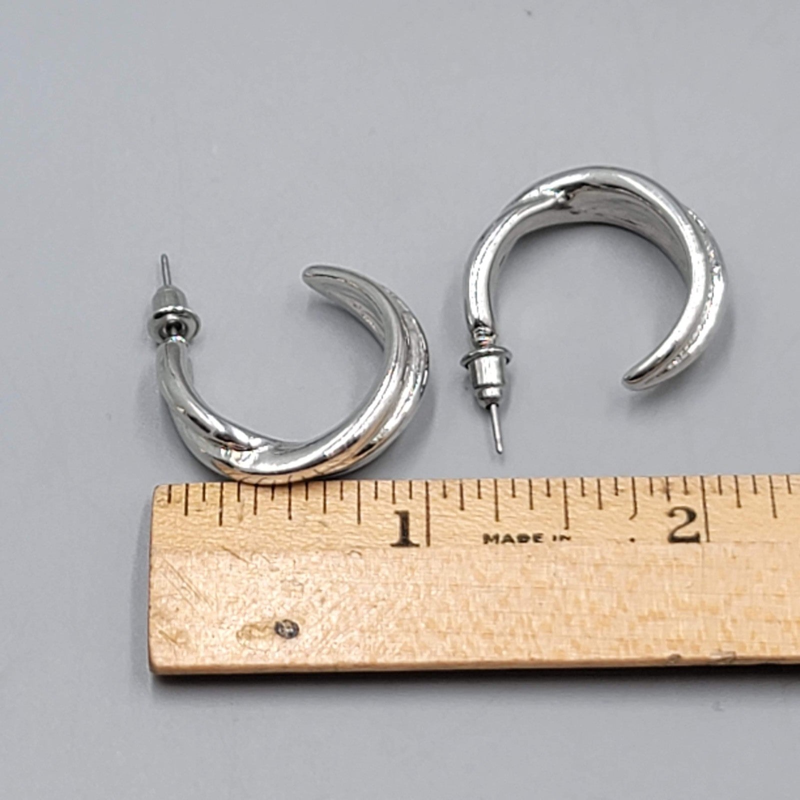 Twist Hoops Pierced Earrings Silver tone Dangle 1"