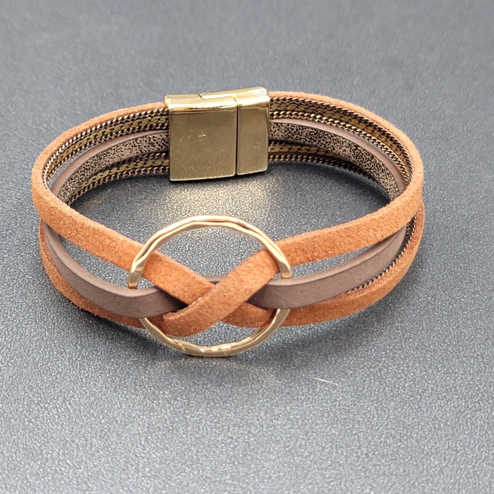 Leather Bracelet Gold tone Circle Magnet Closure Unsigned   7"