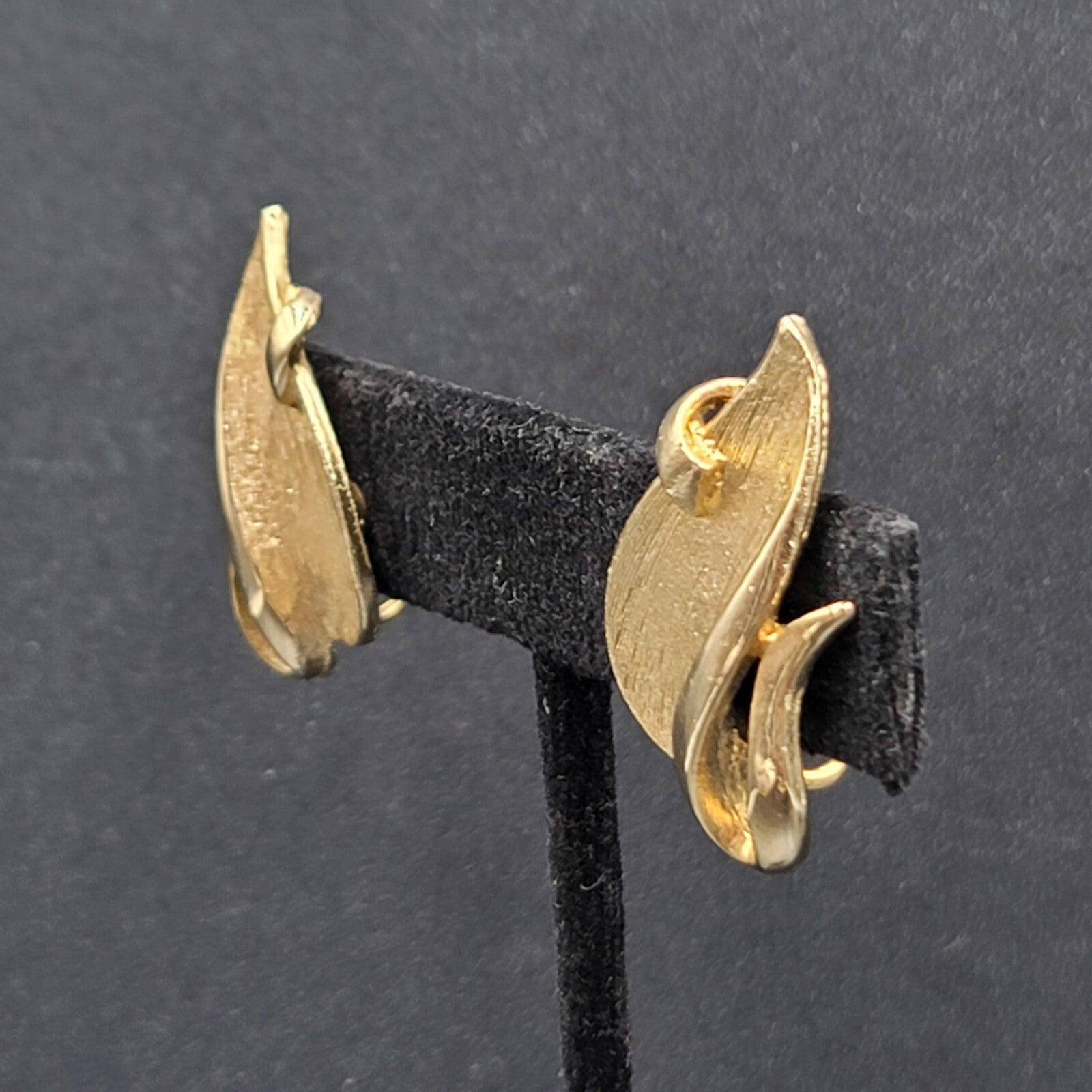 Vintage Emmons Clip on Earrings Gold Plated Climber Leaves 1 1/8"