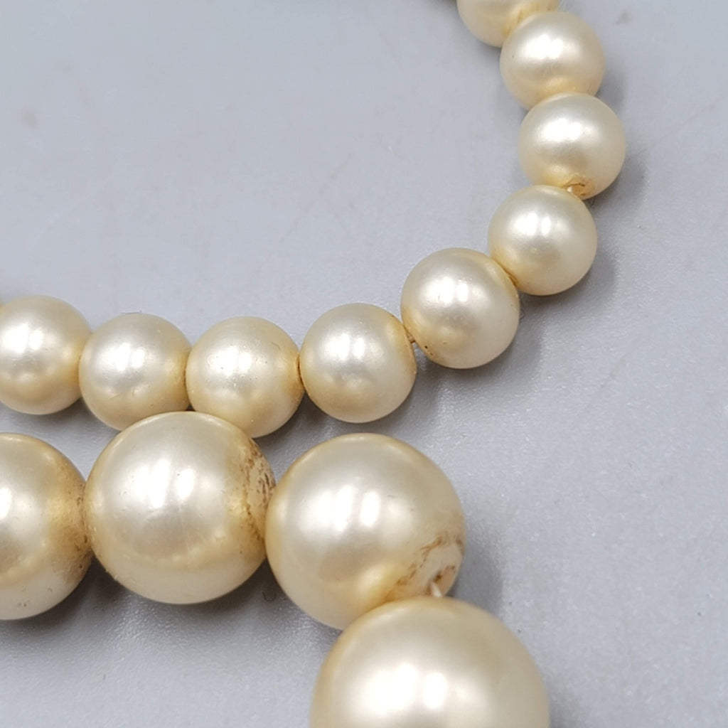 Vintage Glass Imitation Pearls Necklace Graduated Beads 15 in Needs Cleaning
