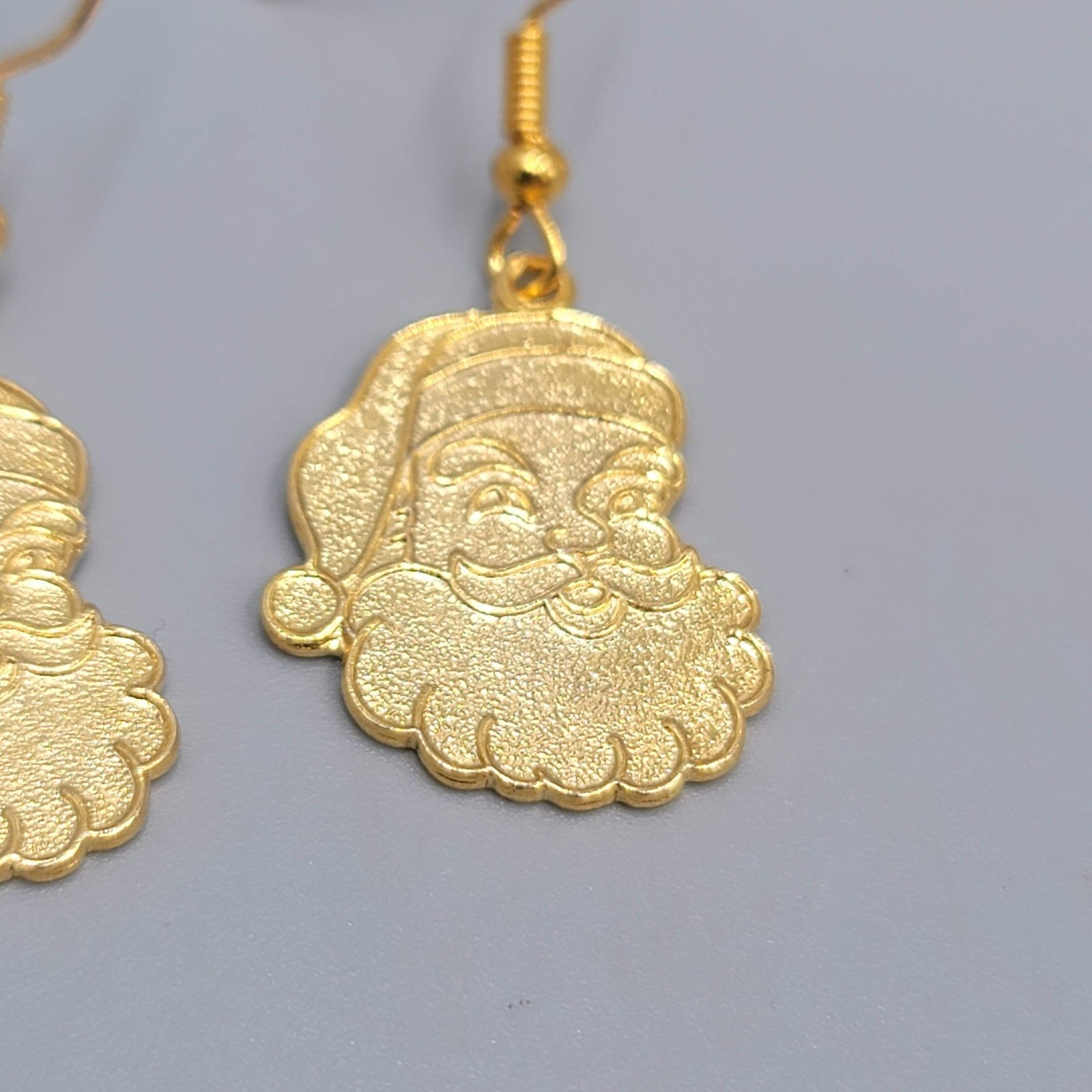 Christmas Santa Claus Pierced Earrings Gold tone Dangle  7/8"