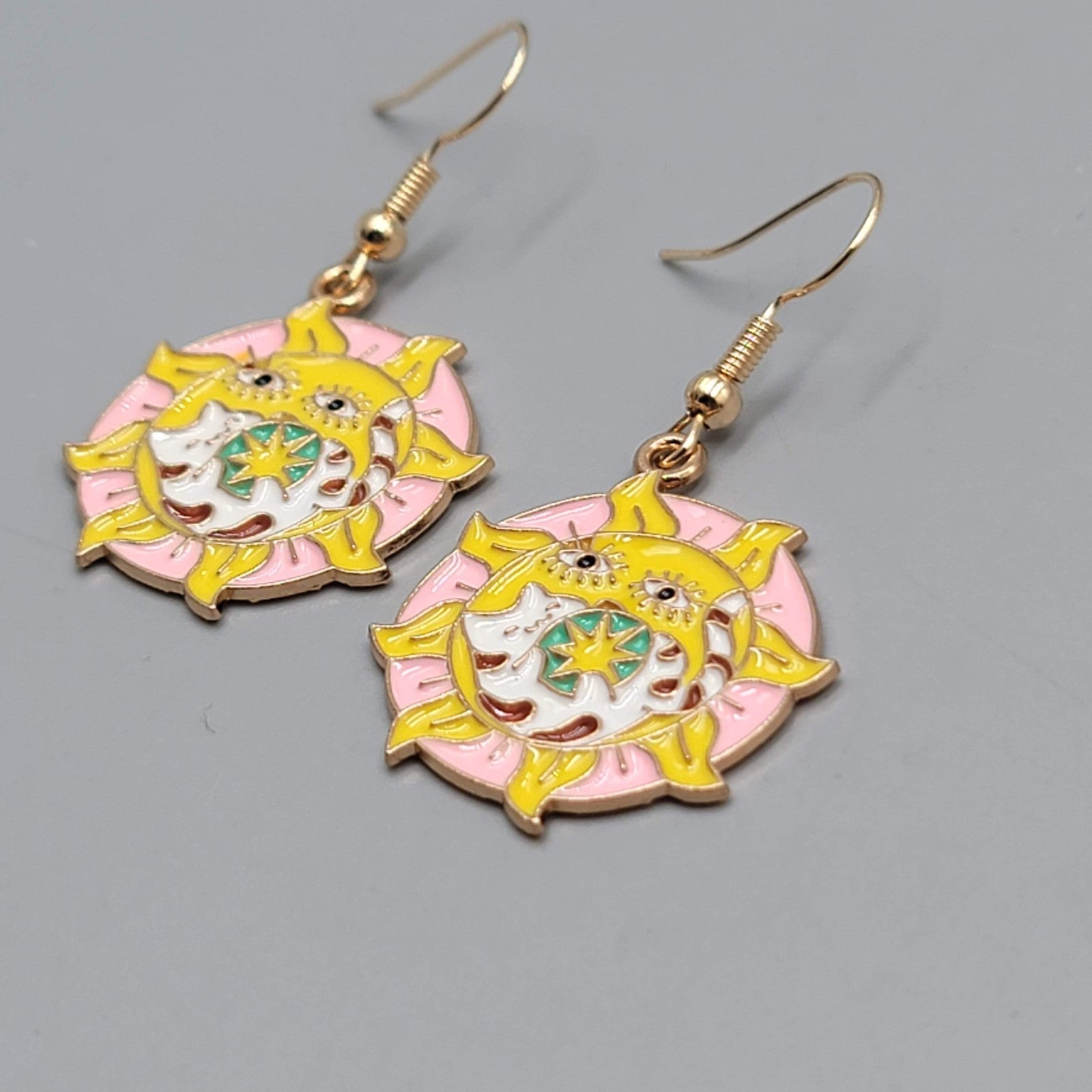 Kitty Cat in the Sun Enamel Pierced Earrings Gold tone Dangle 1 1/8"