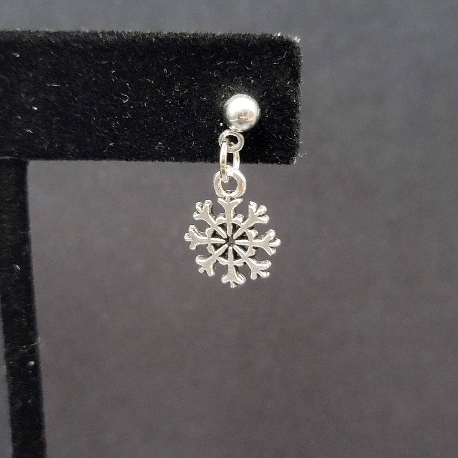 New Snowflake Pierced Earrings Silver tone Dangle 1/2"
